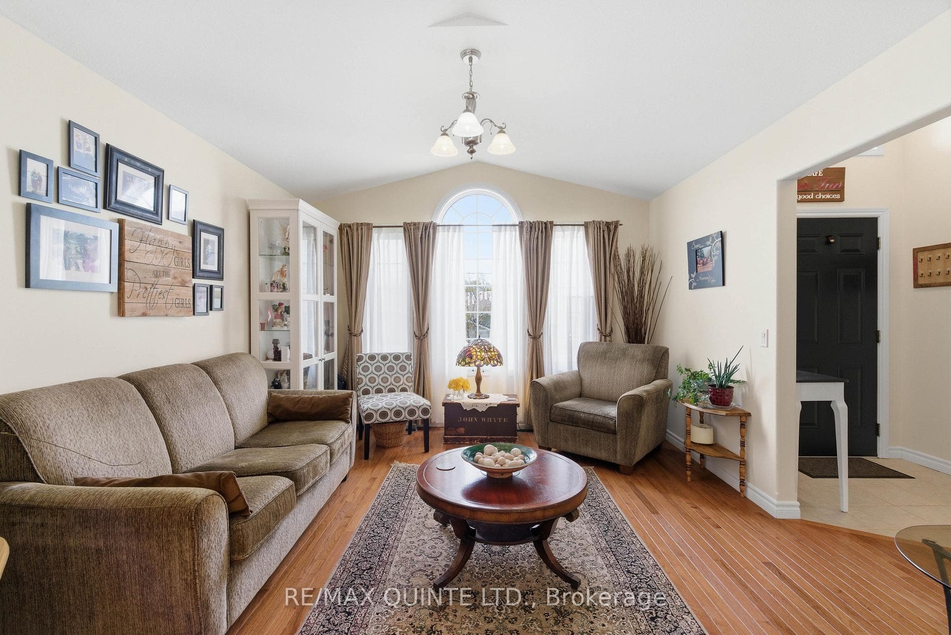 99 McKenzie Street photo 6