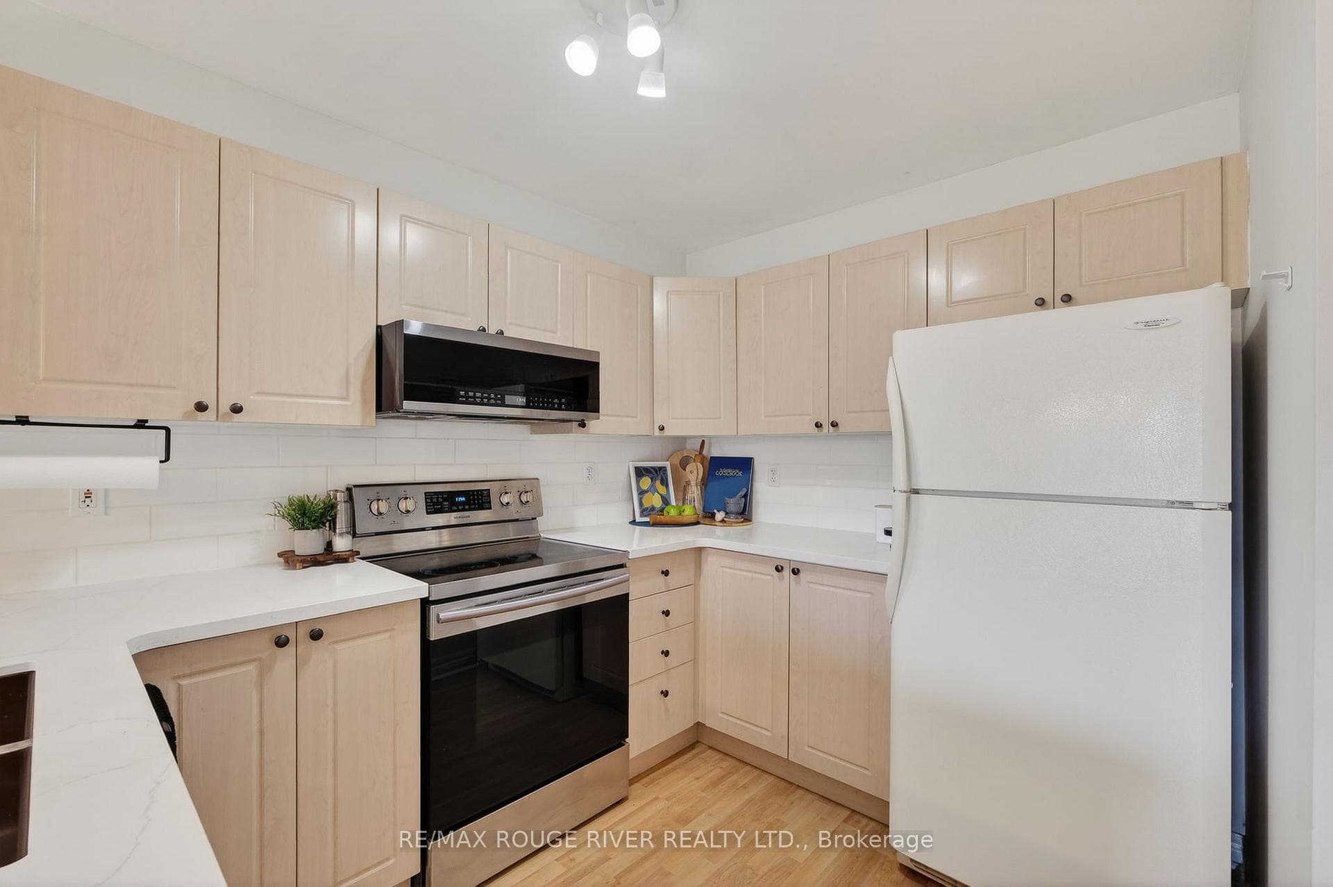228 Ruttan Terrace photo 13