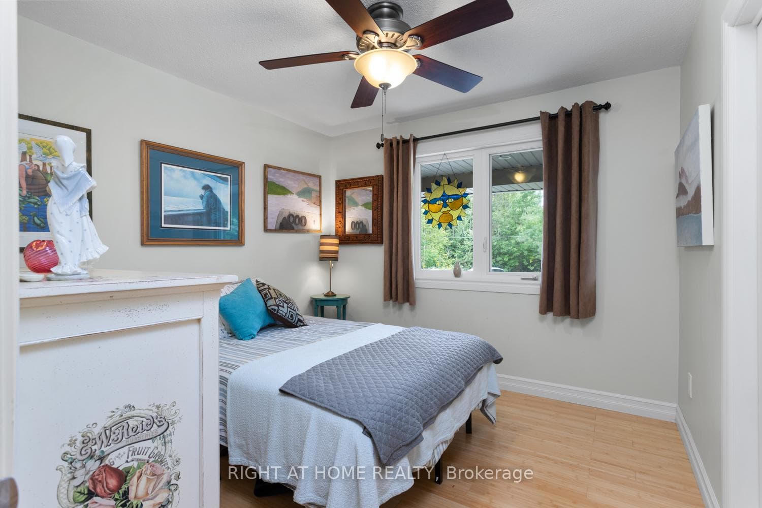 2nd bedroom
