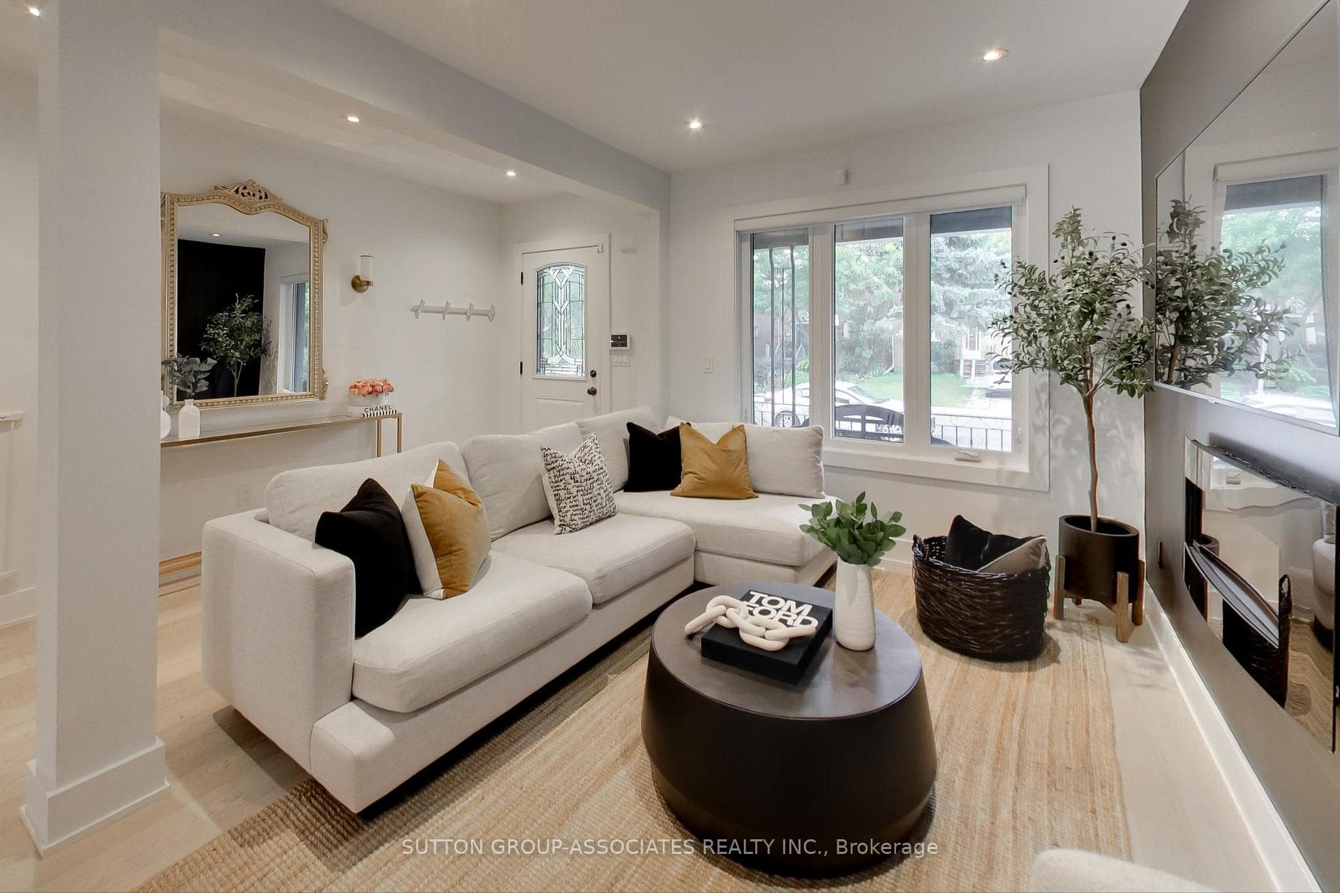 133 Gloucester Grove photo 3