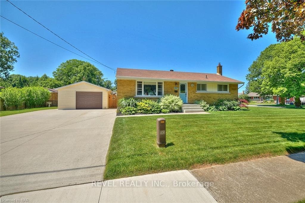 3347 Marion Avenue photo 2