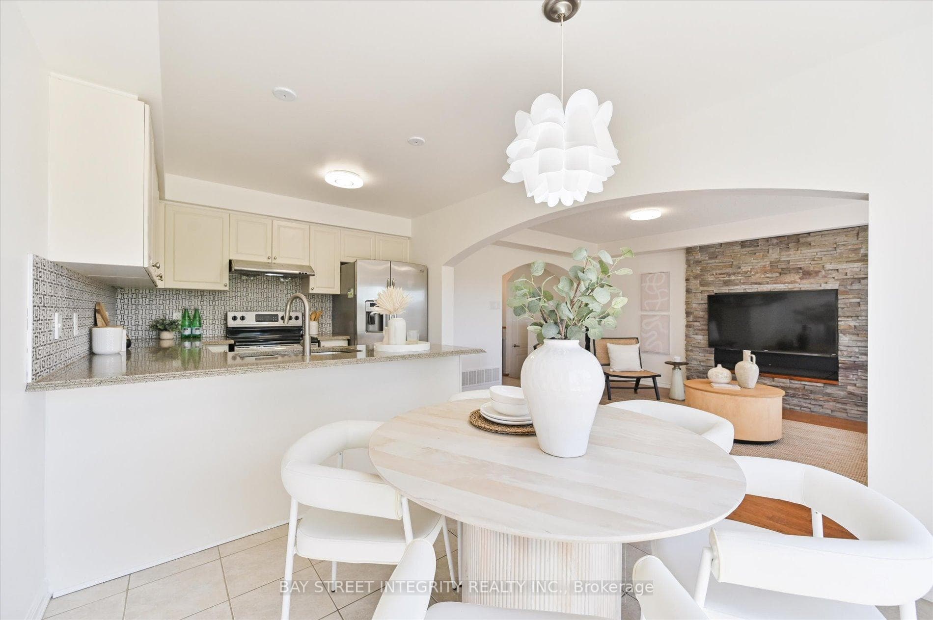 70 Fernglen Crescent photo 13
