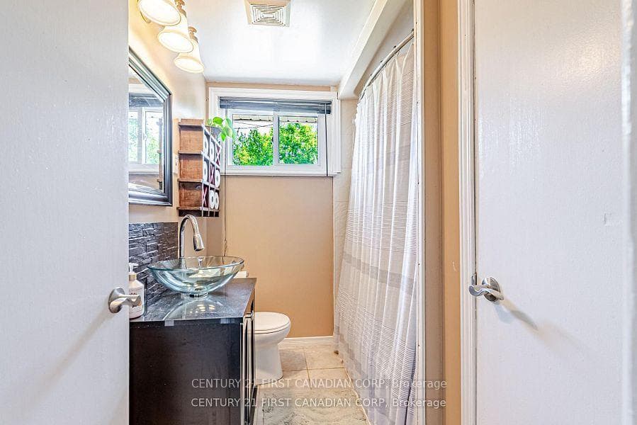 212 King Edward Avenue photo 23