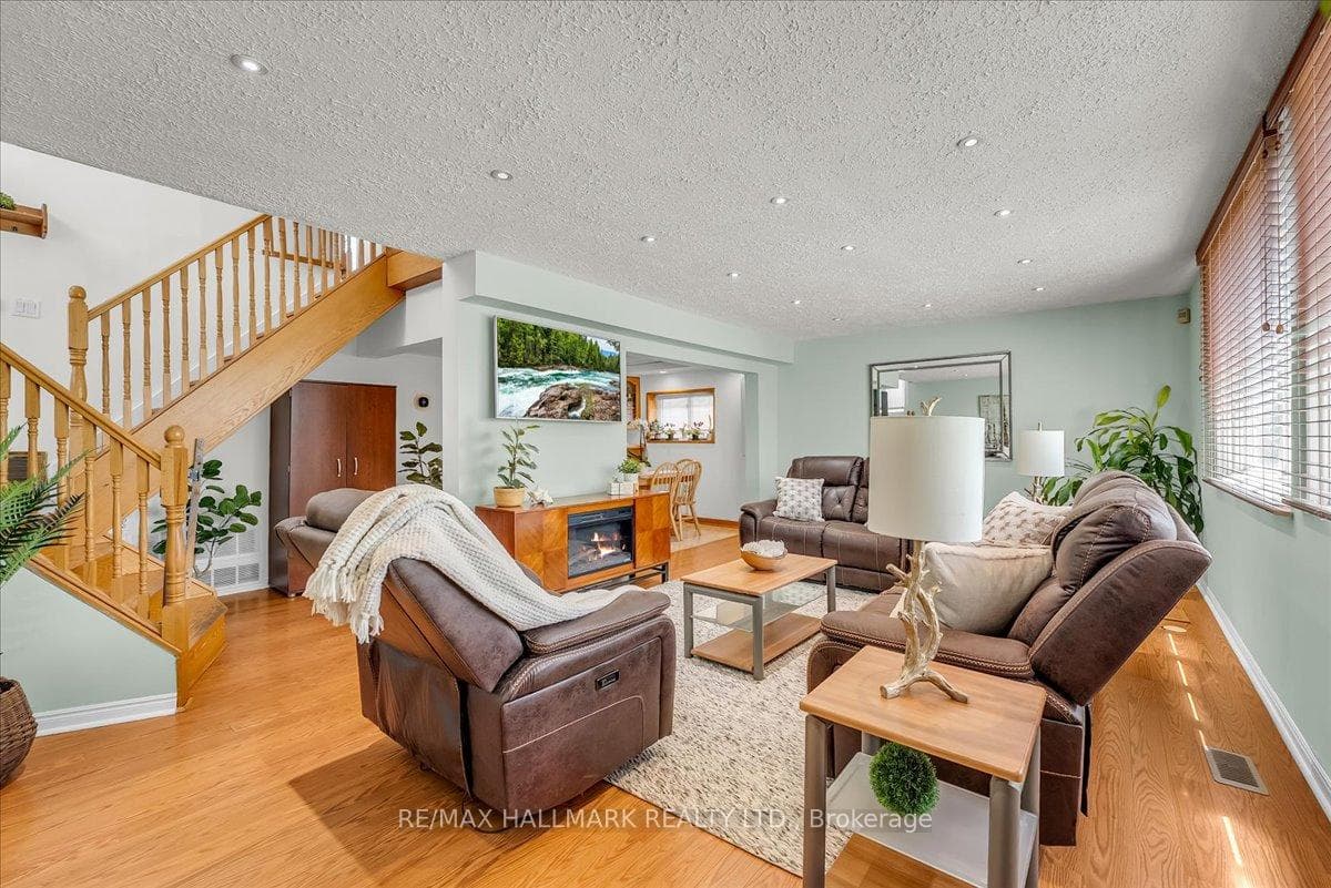 433 Seabourne Drive photo 4