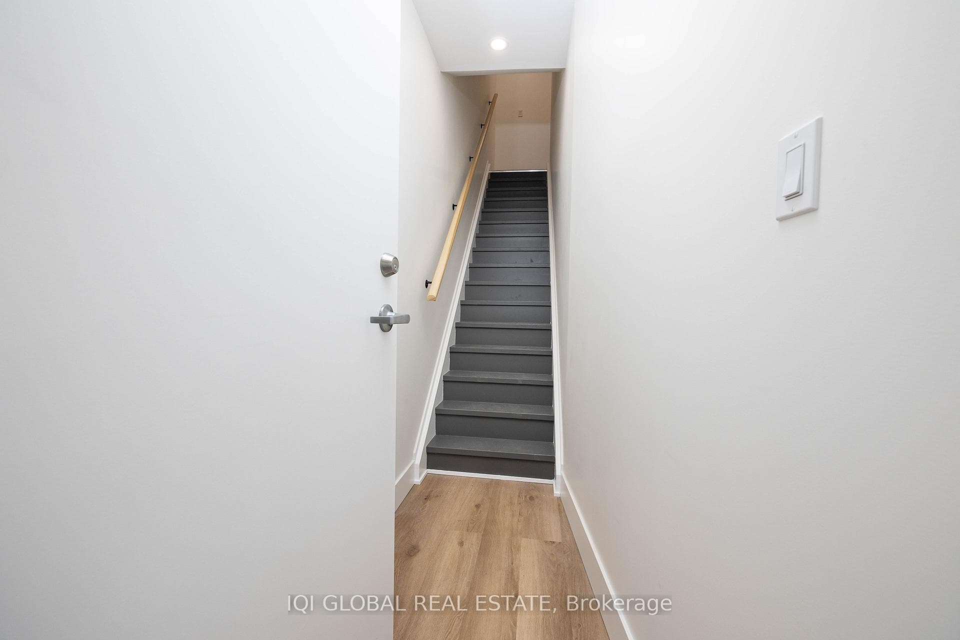 1502 Dufferin Street Unit 2ndFlr photo 3