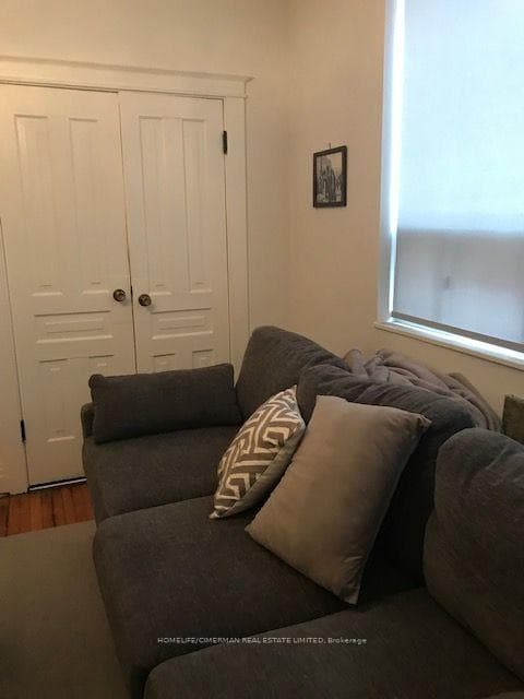 1031 Dovercourt Road photo 9