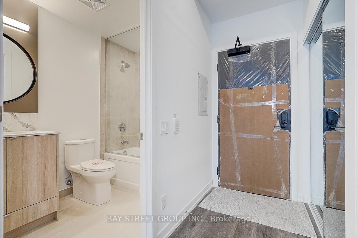 771 Yonge Street Unit 809 photo 6