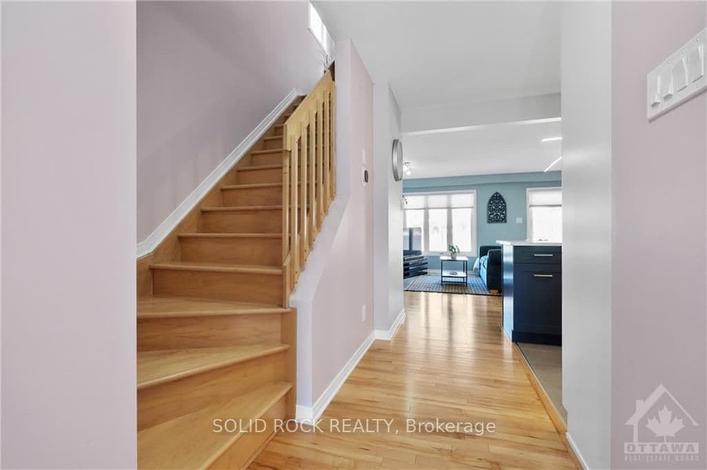 2582 RAYMOND Street photo 4