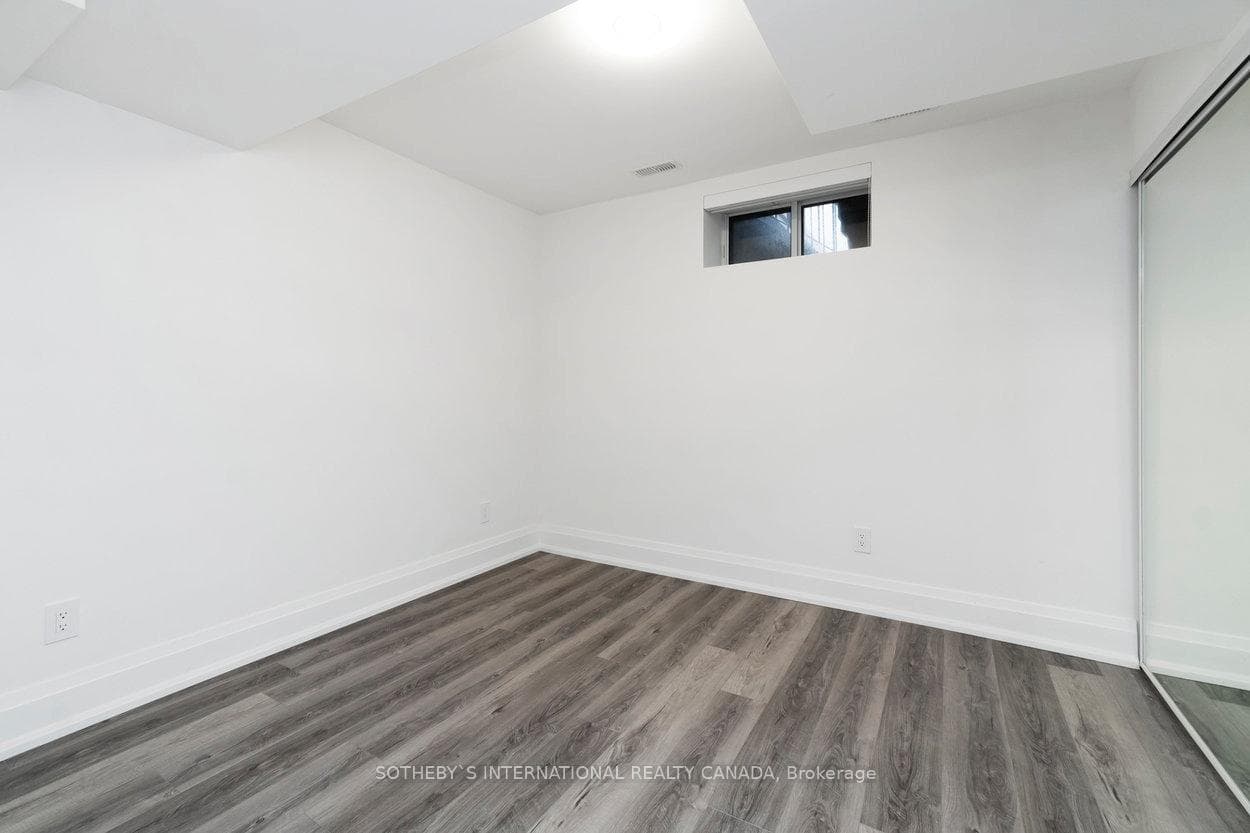 44 Larkin Avenue Unit D photo 11