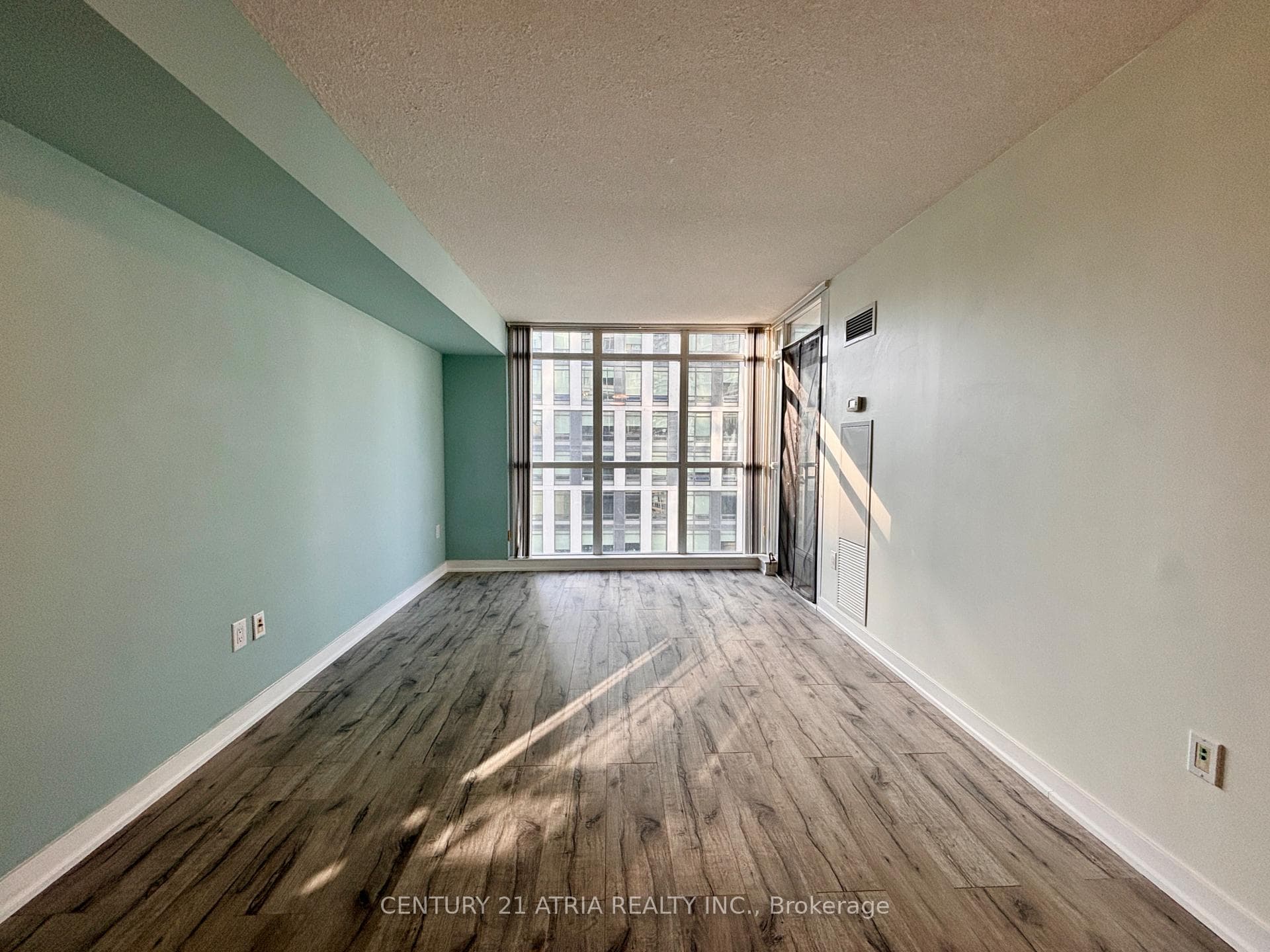 151 Dan Leckie Way Unit 1906 photo 4