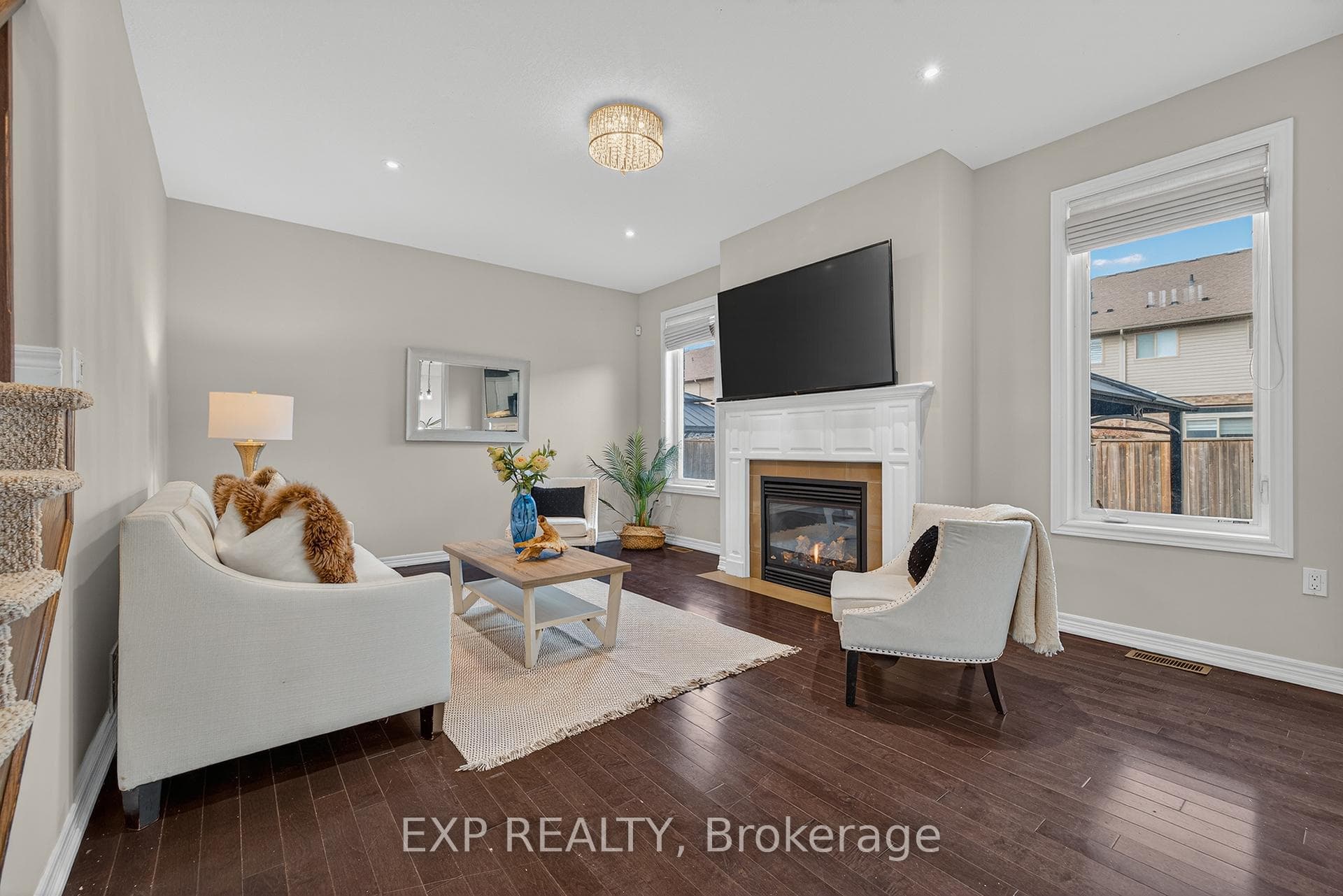 100 Garinger Crescent photo 6