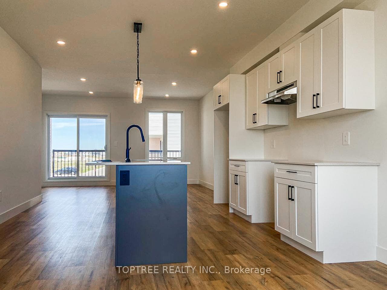 1595 Capri Crescent Unit 46 photo 11