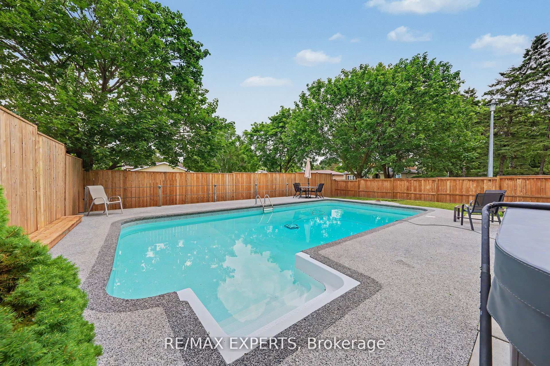 32 Oak Court photo 36