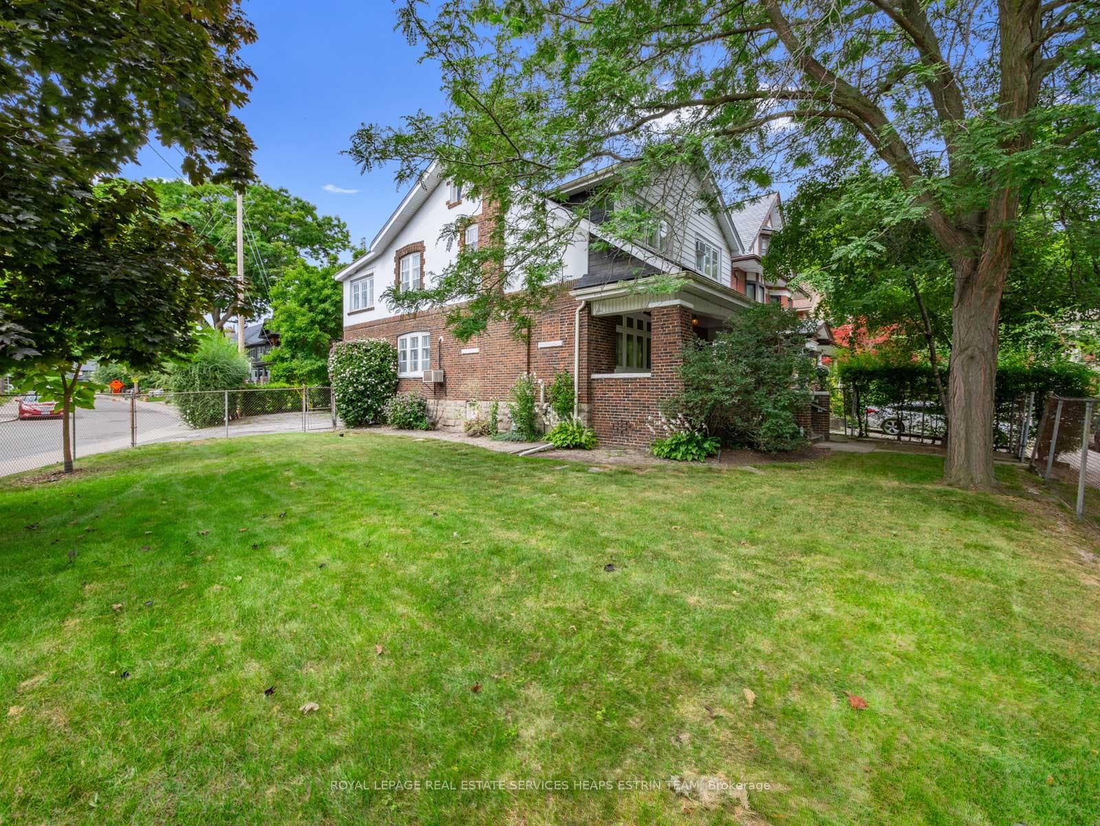 2 Wells Hill Avenue photo 34