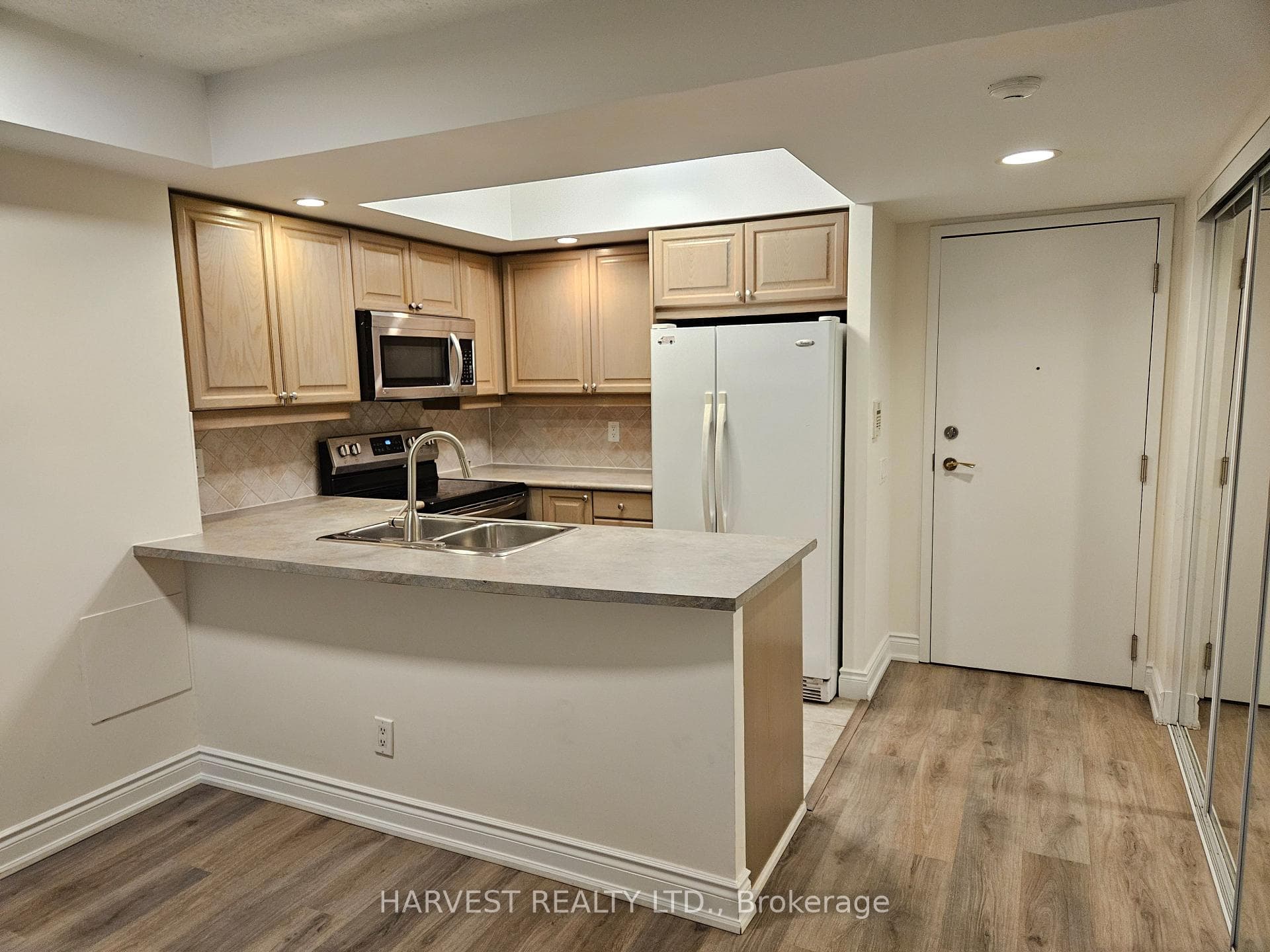 15 Northtown Way Unit 616 photo 5