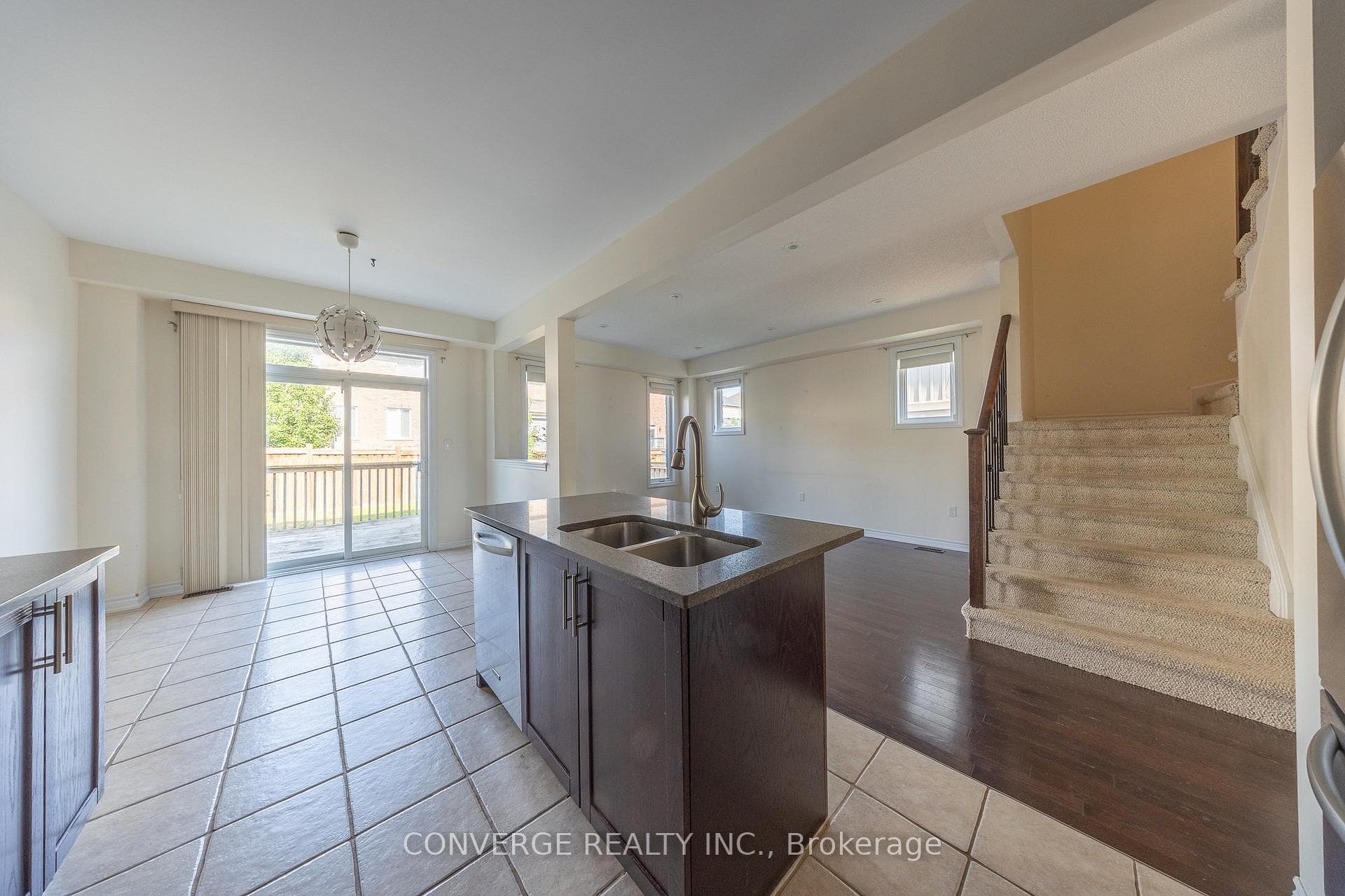 23 Gordon Cowling Street photo 16