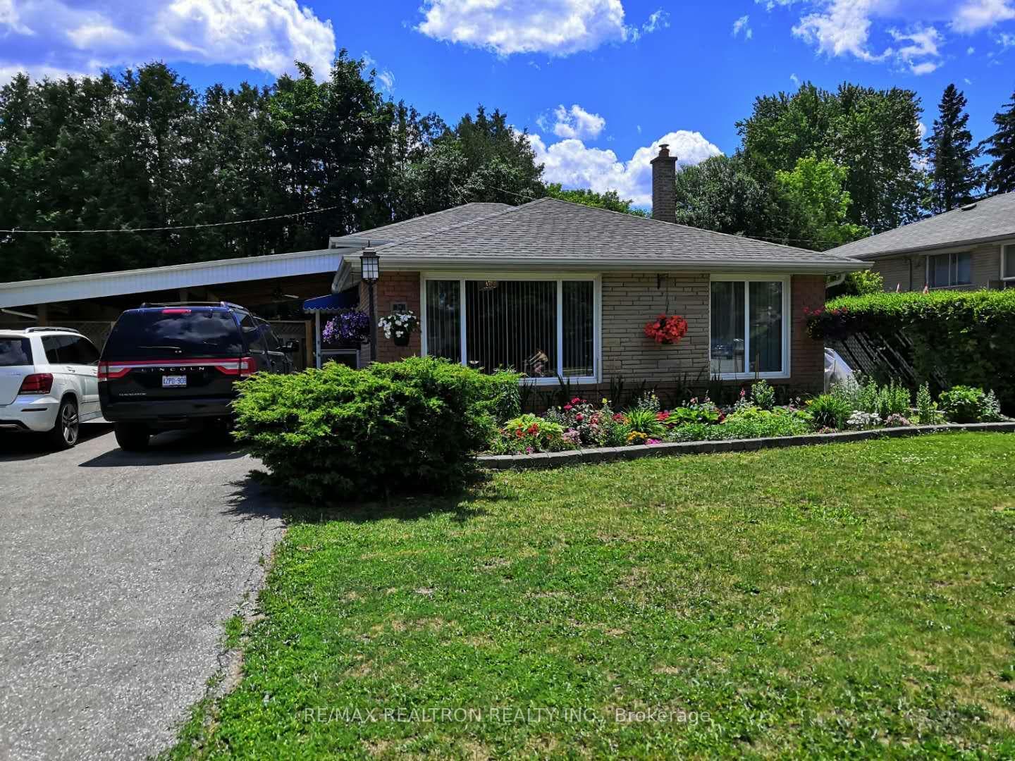 29 Aurora Heights Drive photo 1