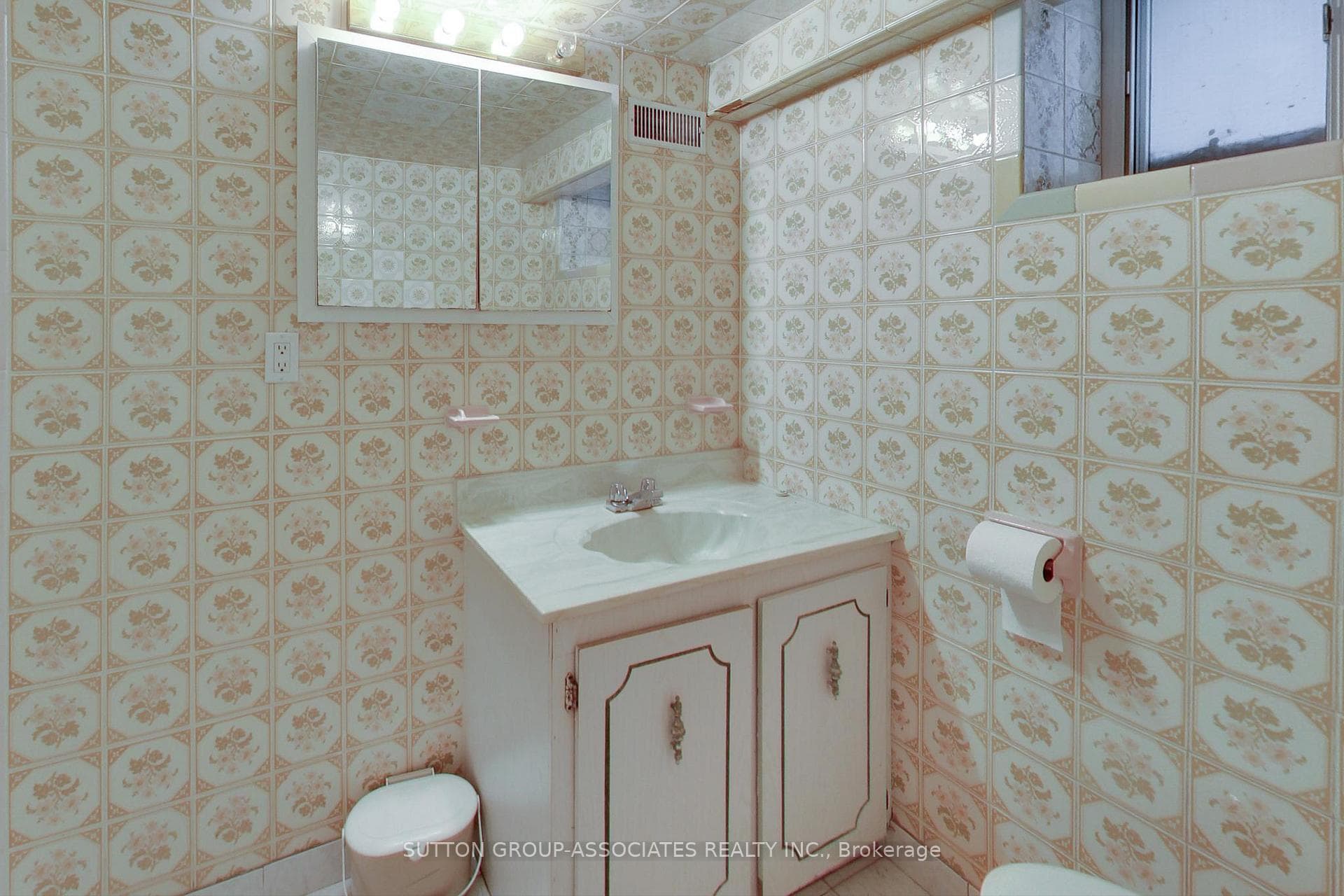 280 Grace Street photo 22