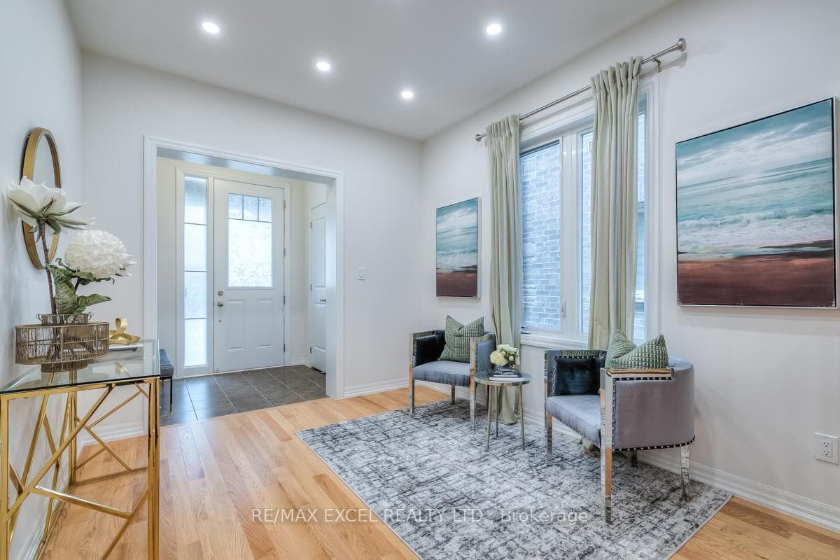 8 Collier Crescent photo 5