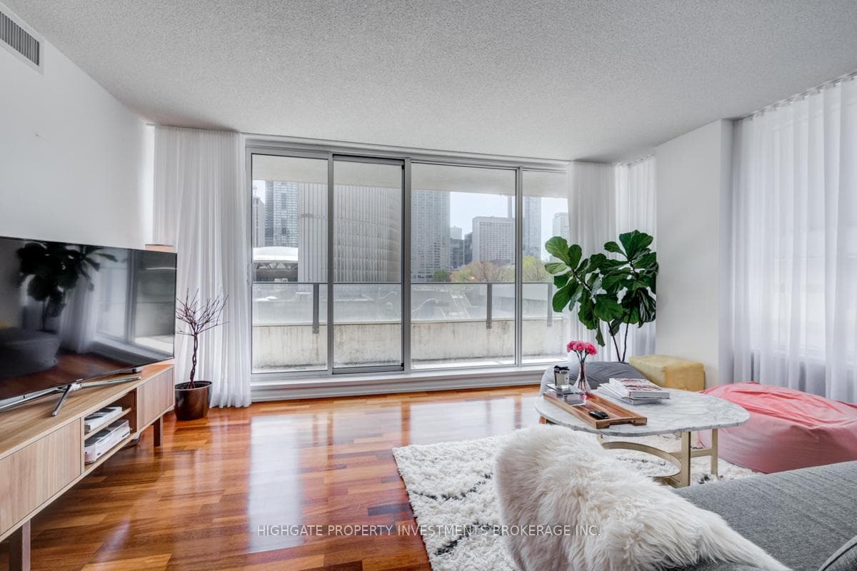 111 Elizabeth Street Unit 511 photo 9