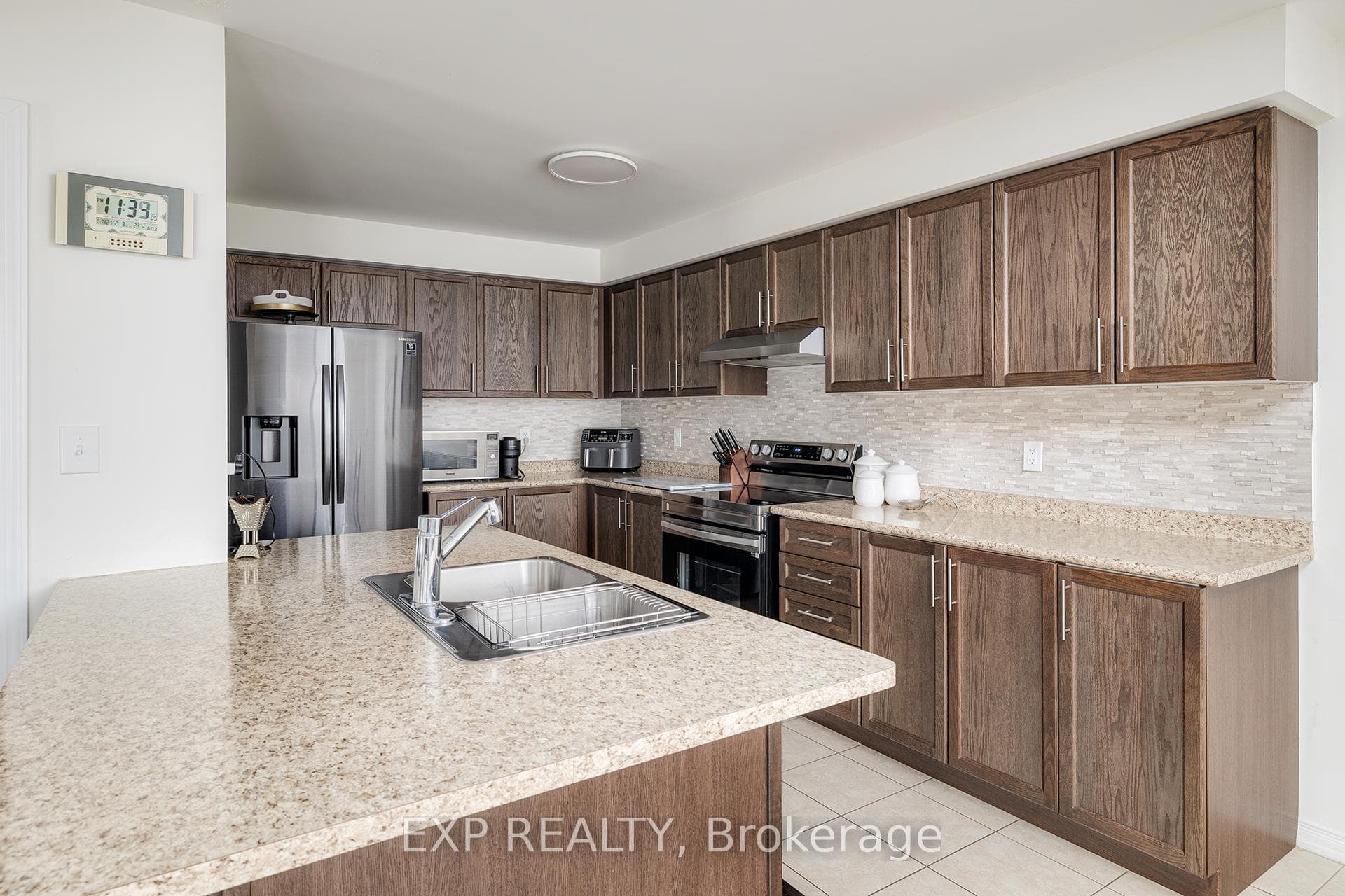 2344 Equestrian Crescent photo 10