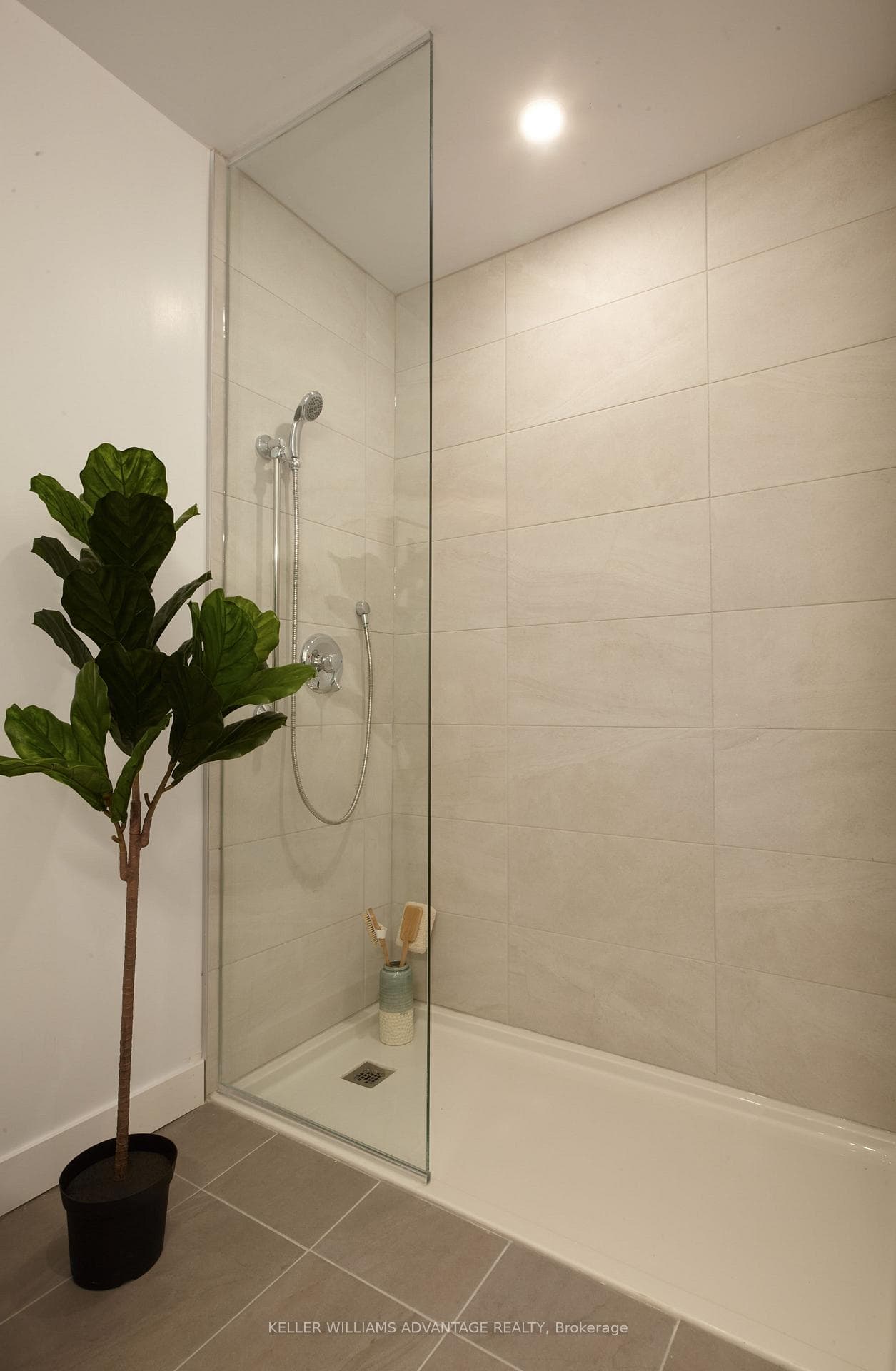 2382 Kingston Road Unit 307 photo 14