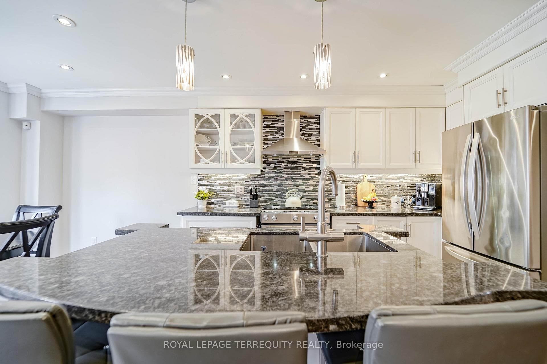 9 Stonebriar Drive photo 5