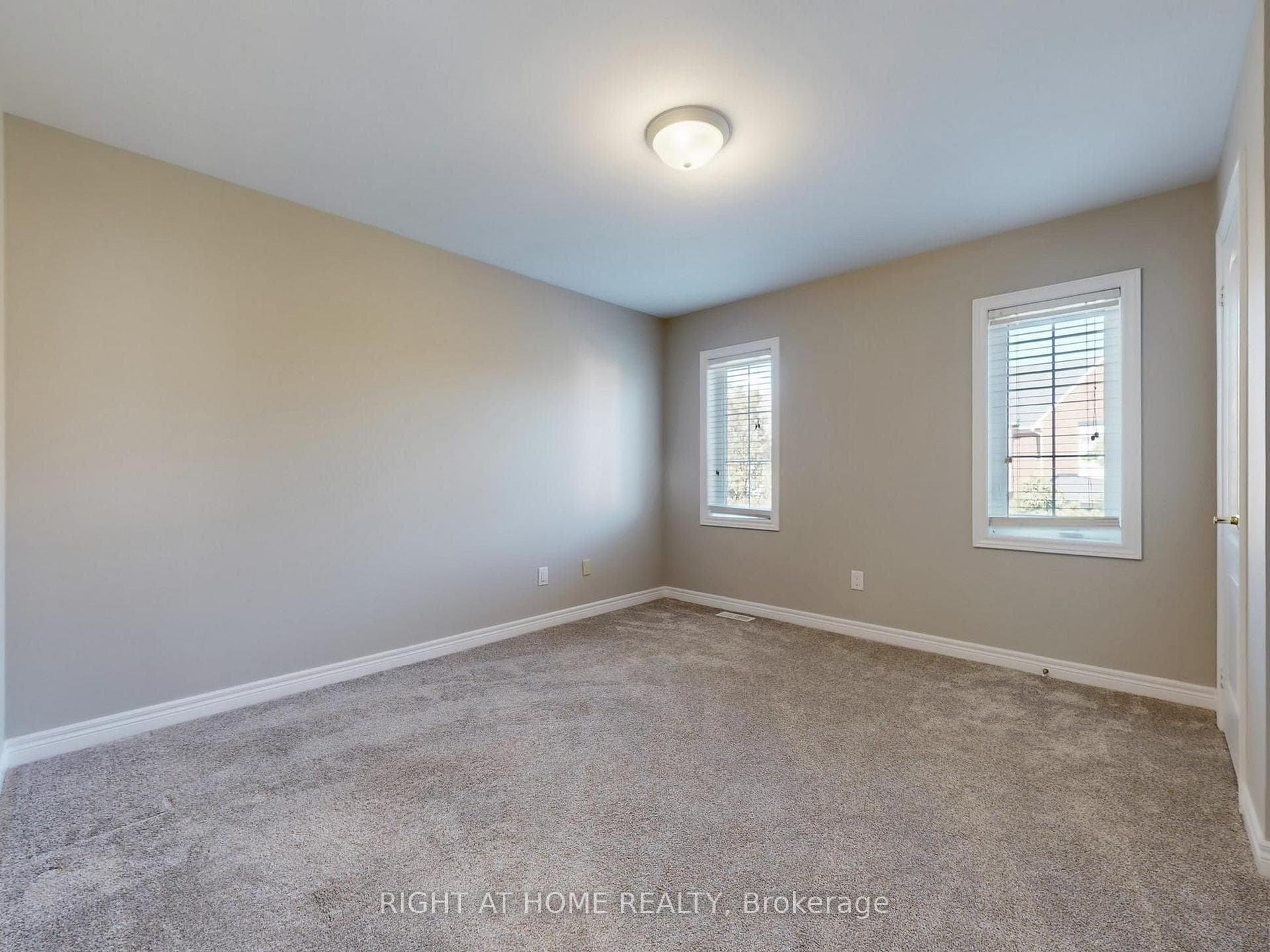 537 Vaughan Court photo 31