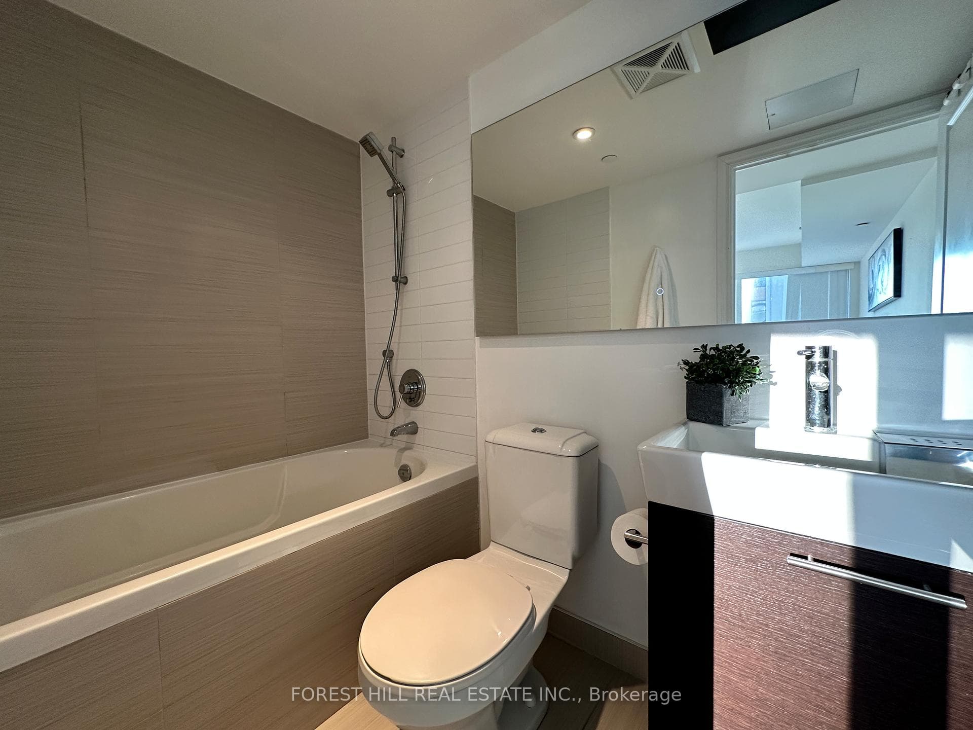 386 Yonge Street Unit 1104 photo 14