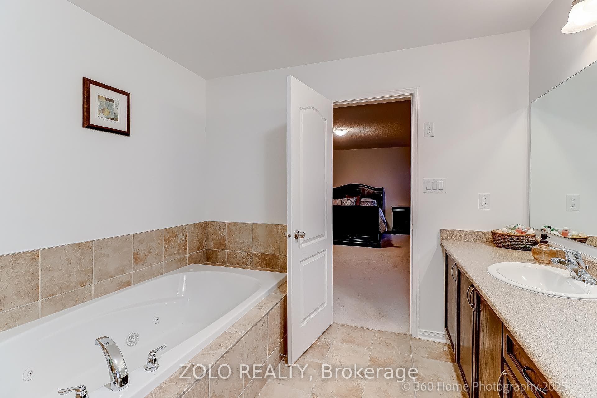 2012 Queensbury Drive photo 18