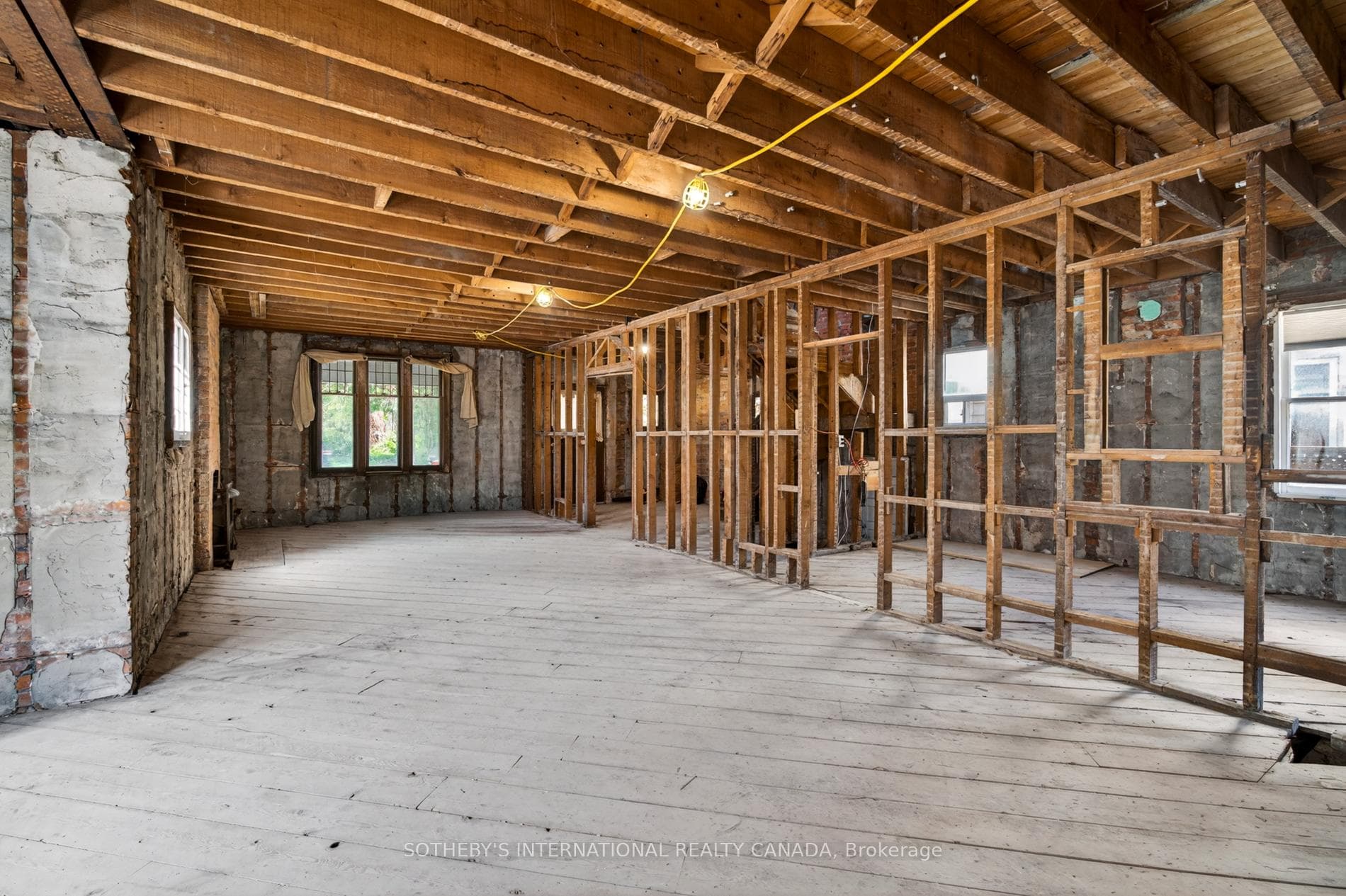 579 Indian Road photo 11