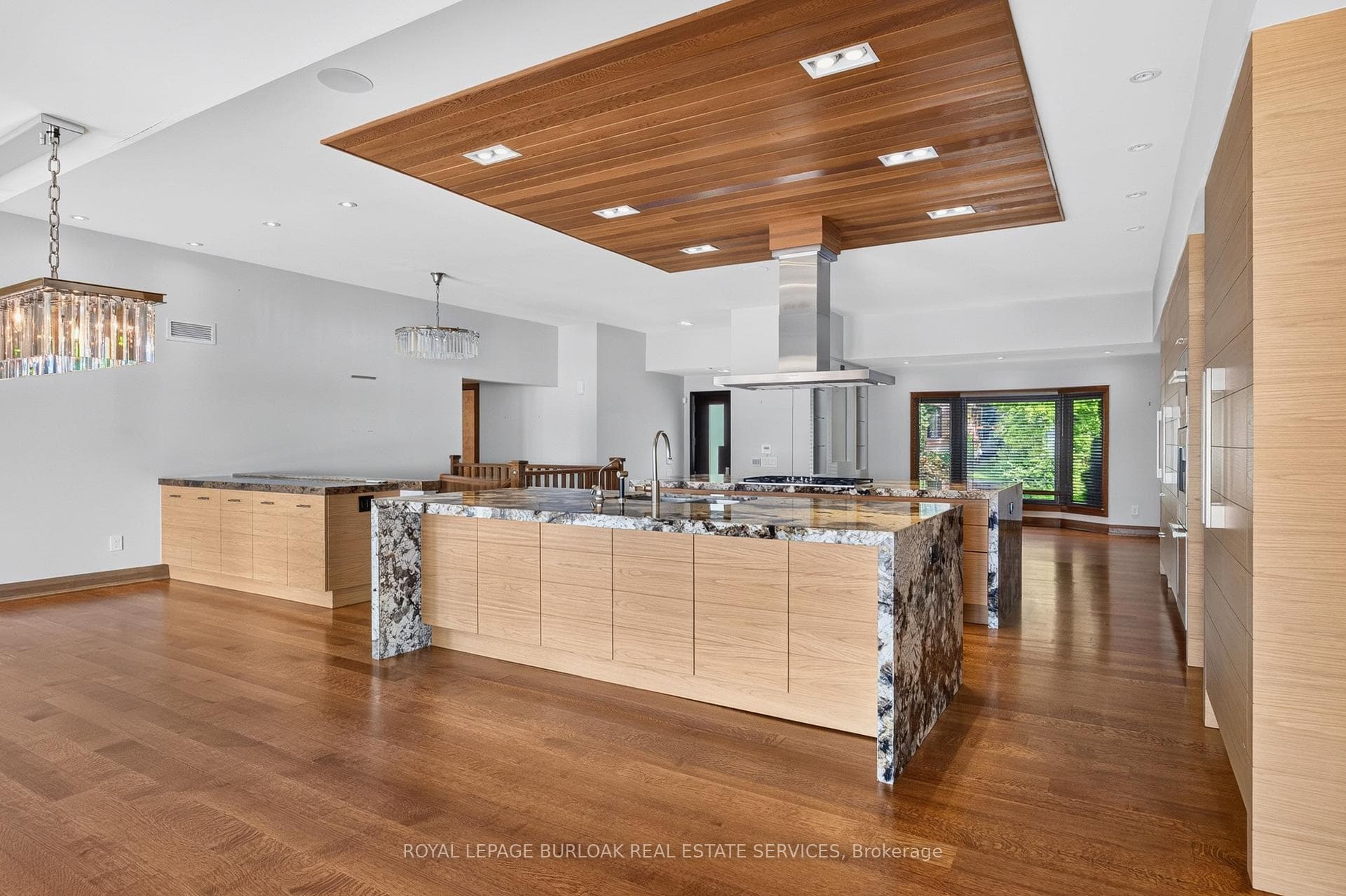 90 Oaklands Park Court photo 11