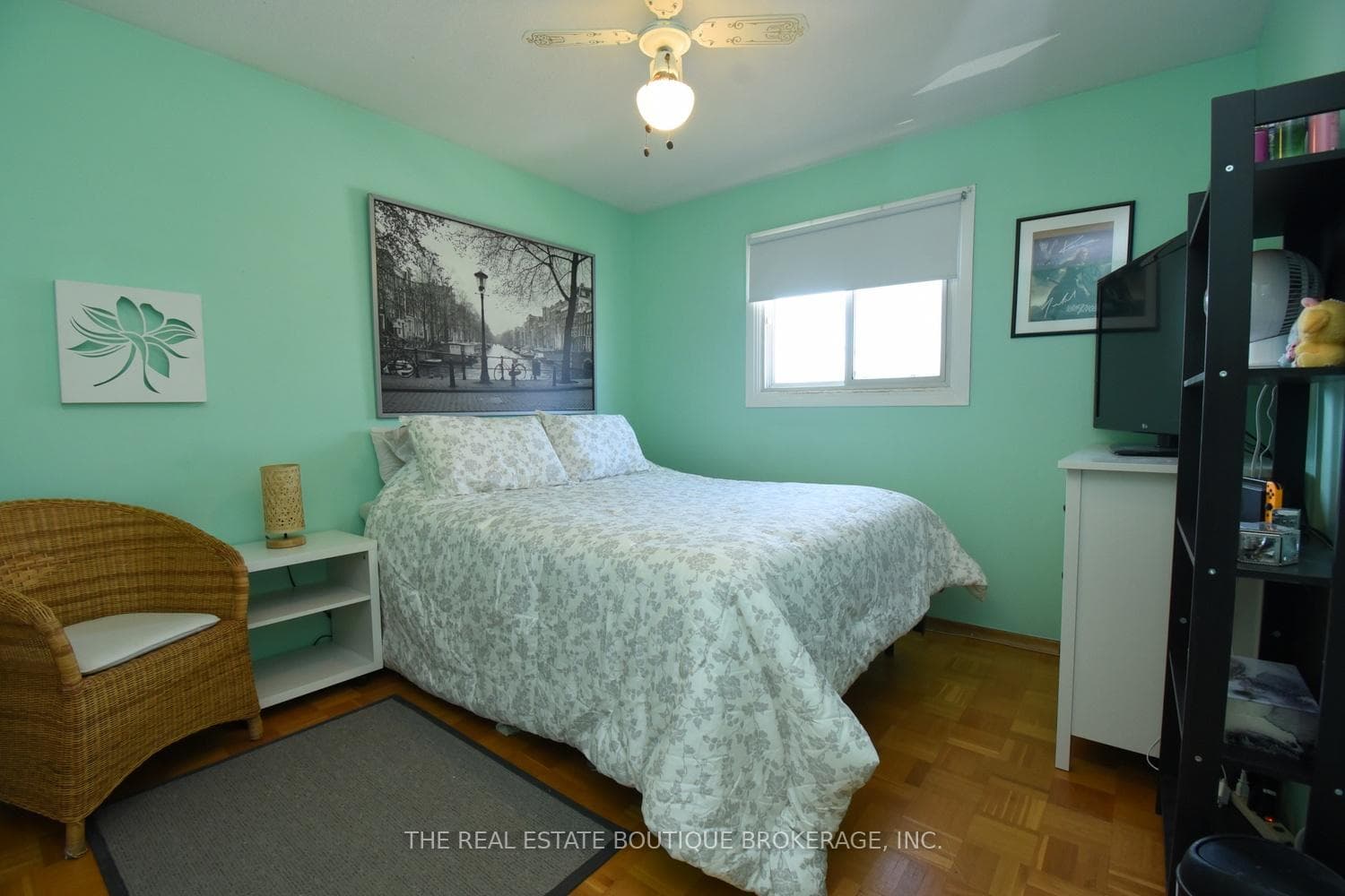 Bedroom 2 spacious and bright