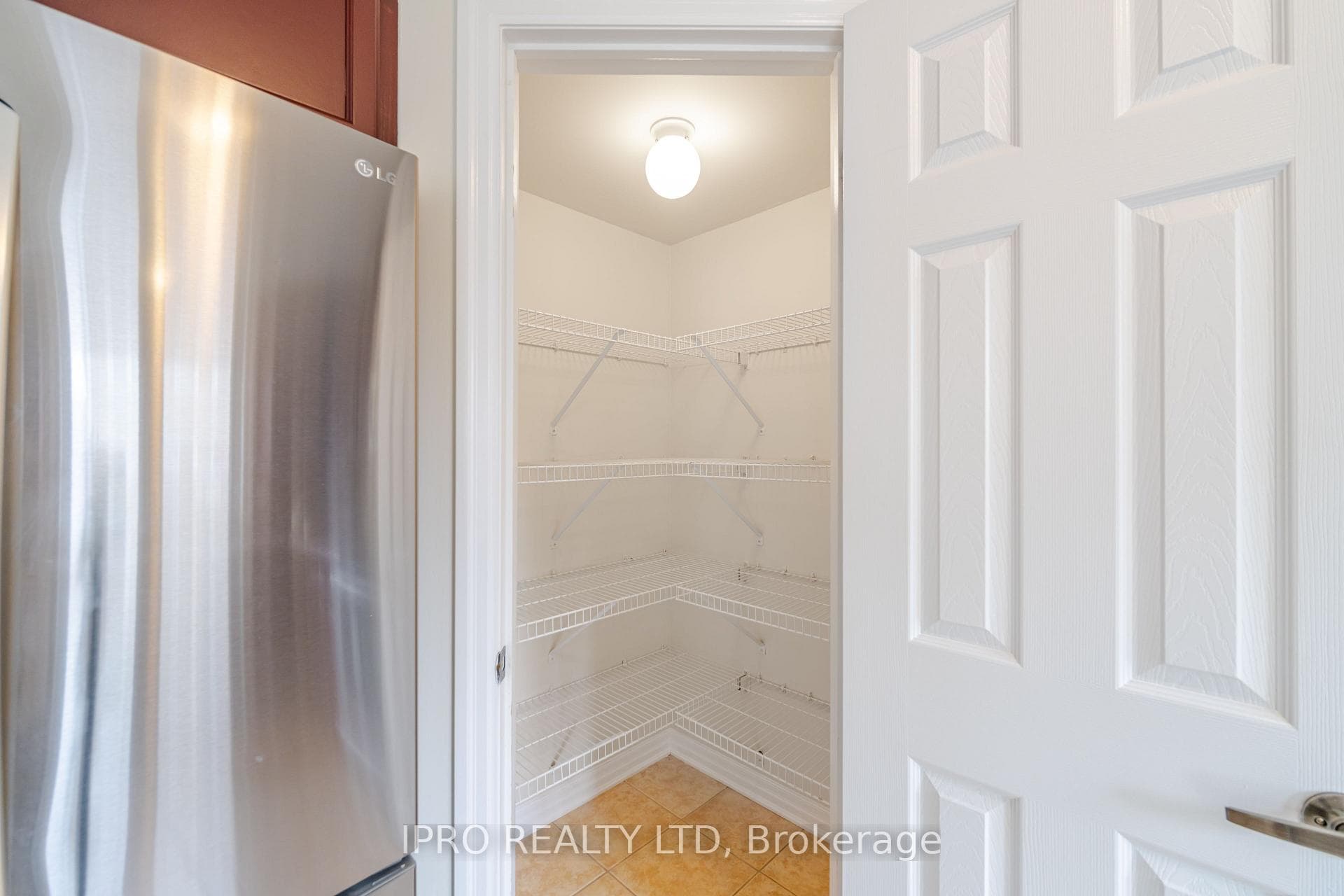 24 Chase Crescent photo 17