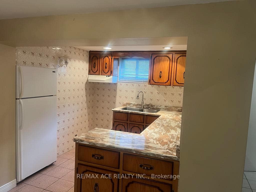 30 Oakridge Drive Unit Bsmt photo 6