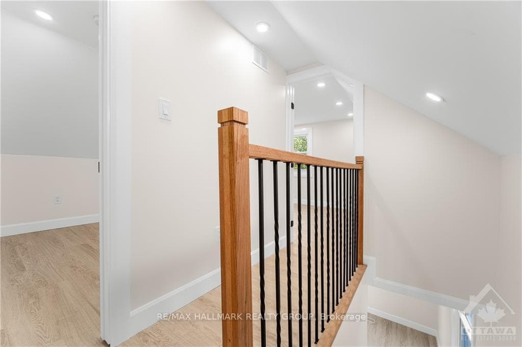 Wood/Steel Rod Handrail