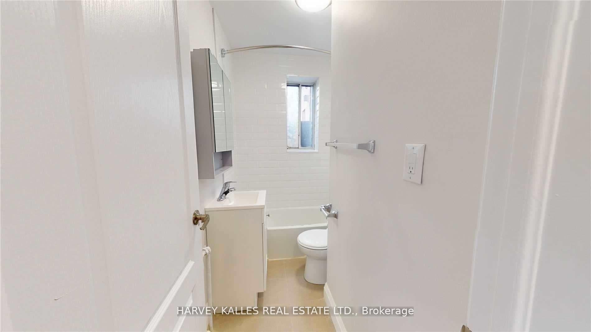 316 Lonsdale Road Unit 2 photo 21