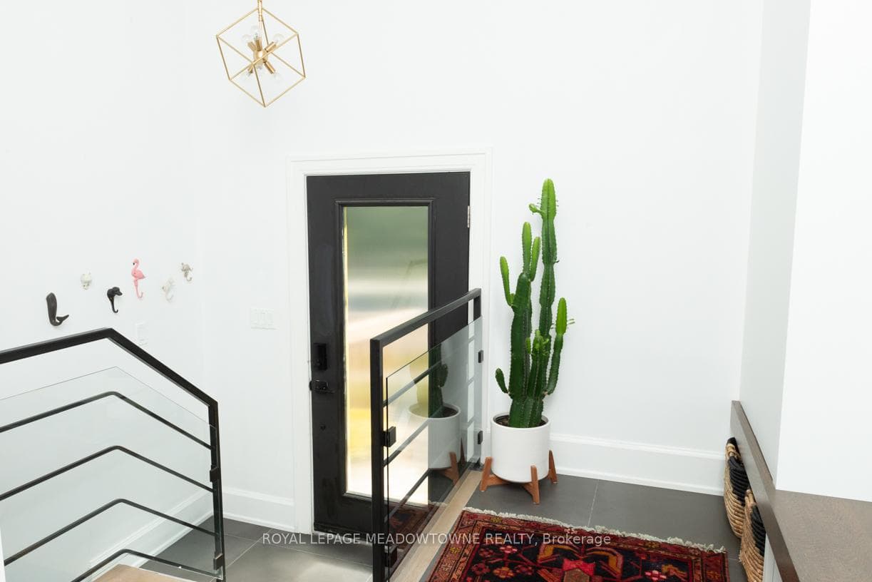 733 Arthur Street photo 2