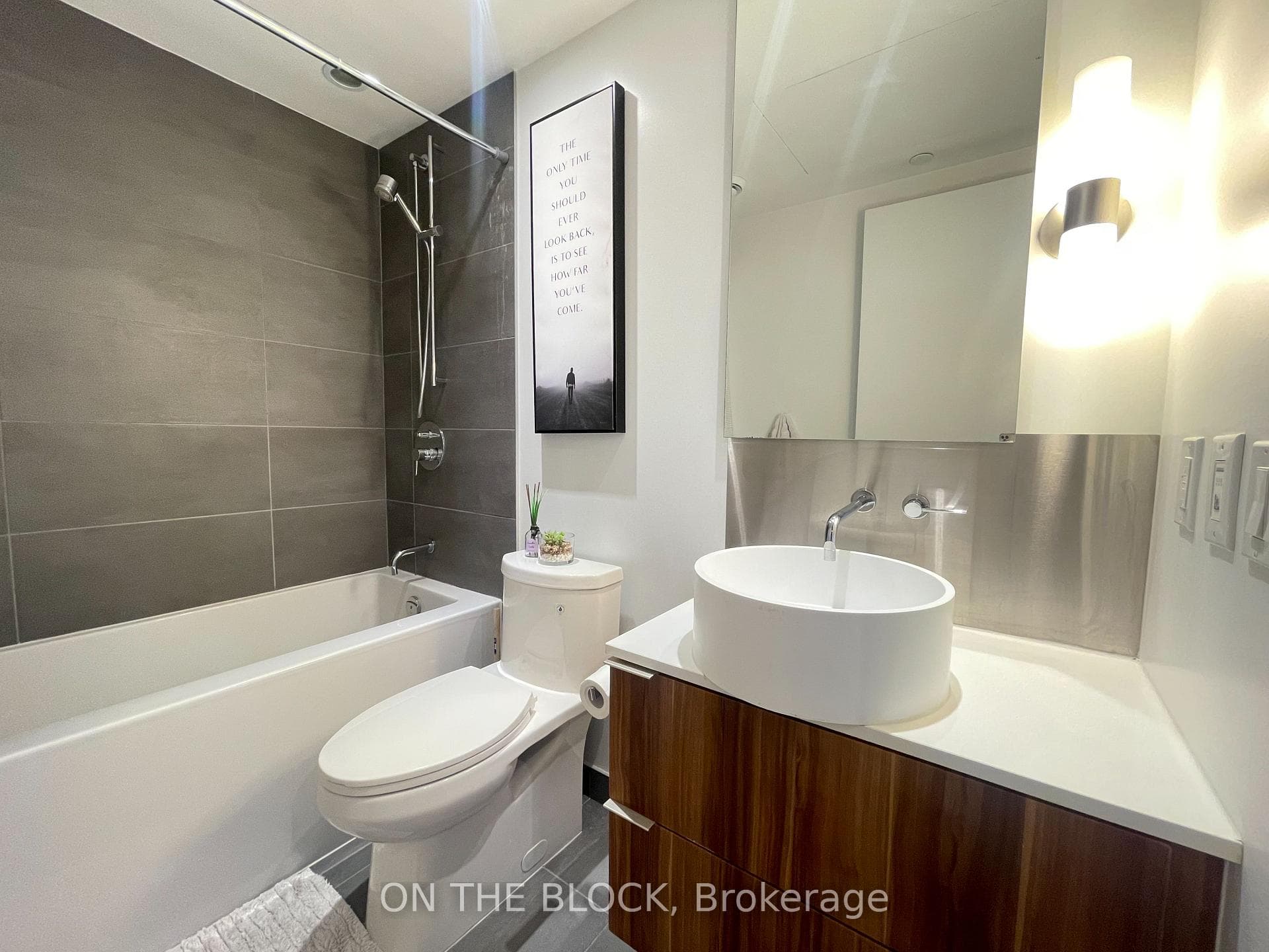185 Roehampton Avenue Unit 509 photo 9