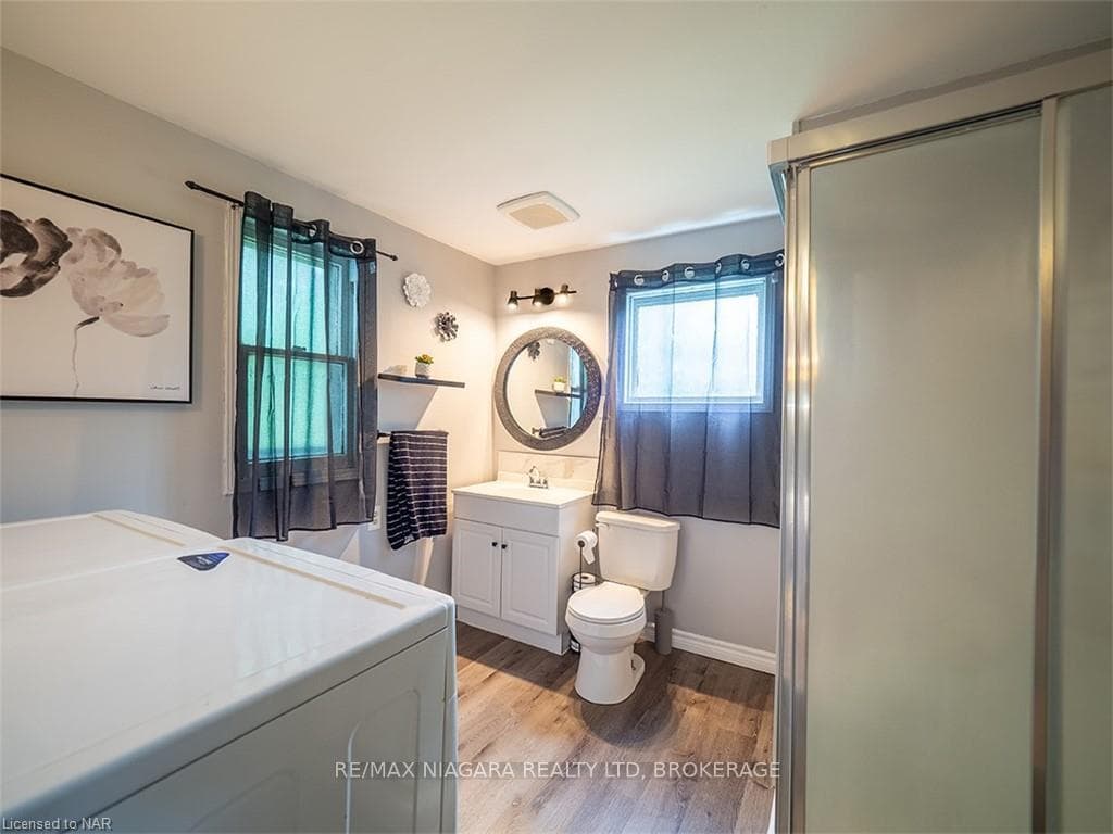 4915 MAPLEVIEW Crescent photo 14