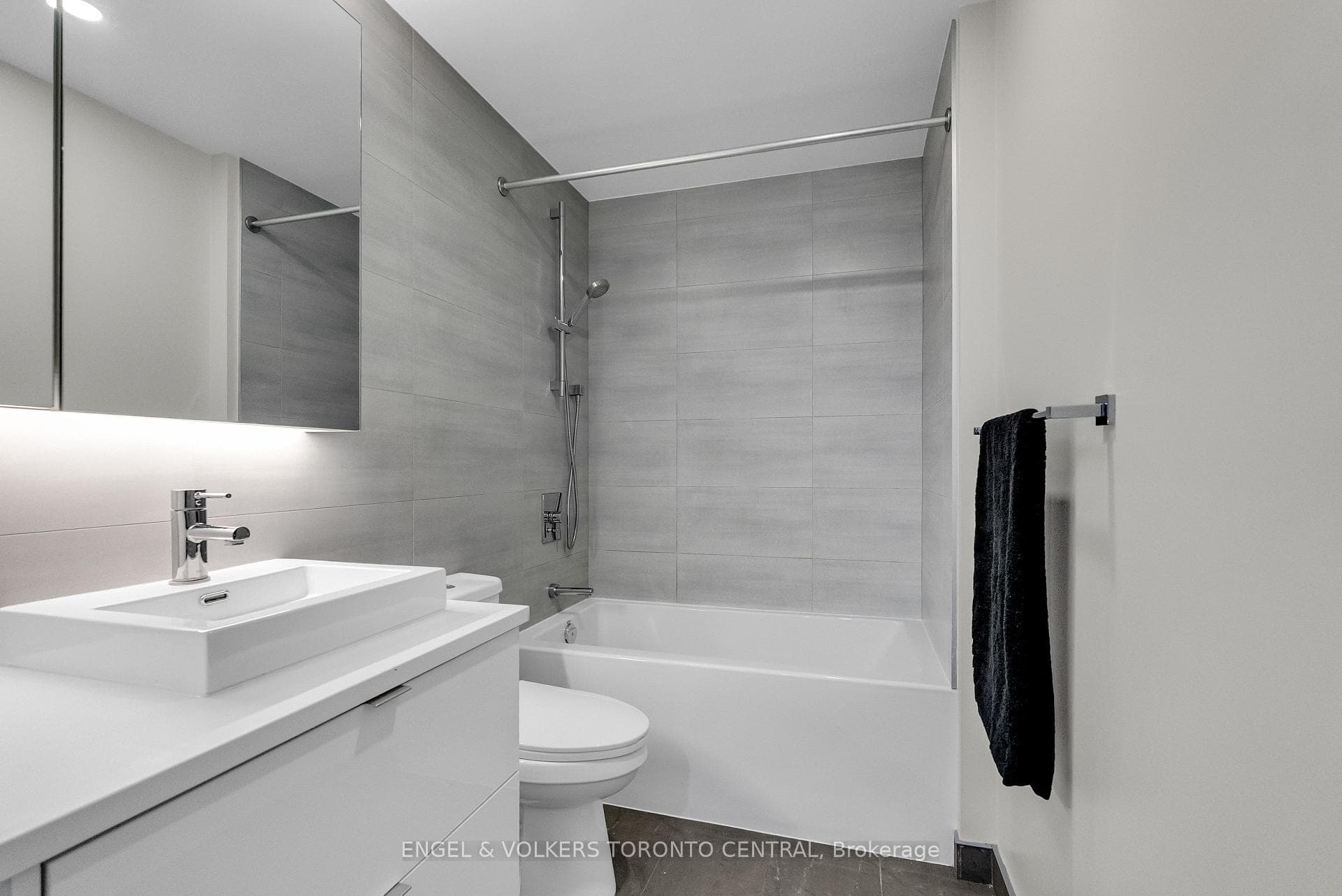 21 Lawren Harris Square Unit 310 photo 10