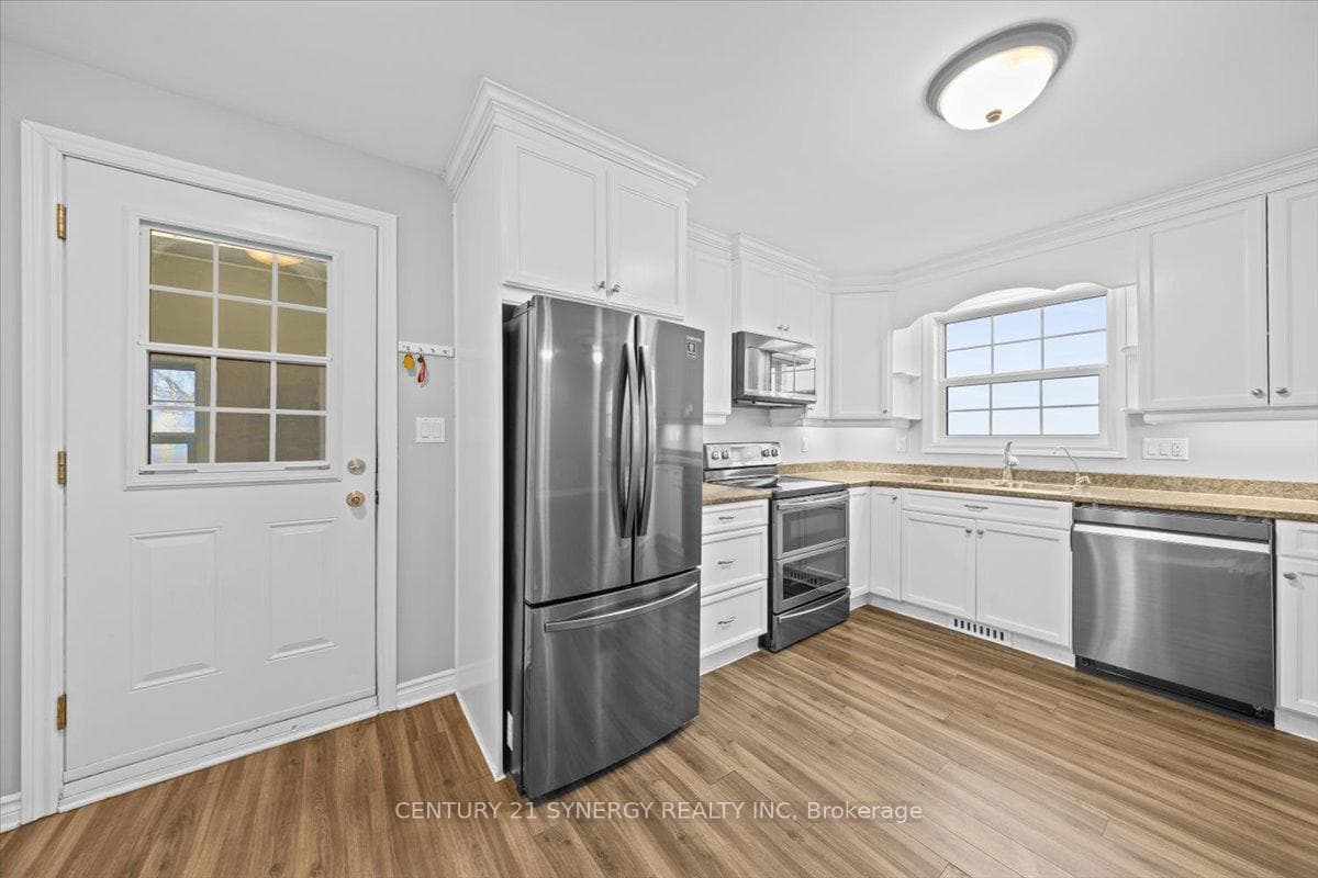 Kitchen & stunning appliances