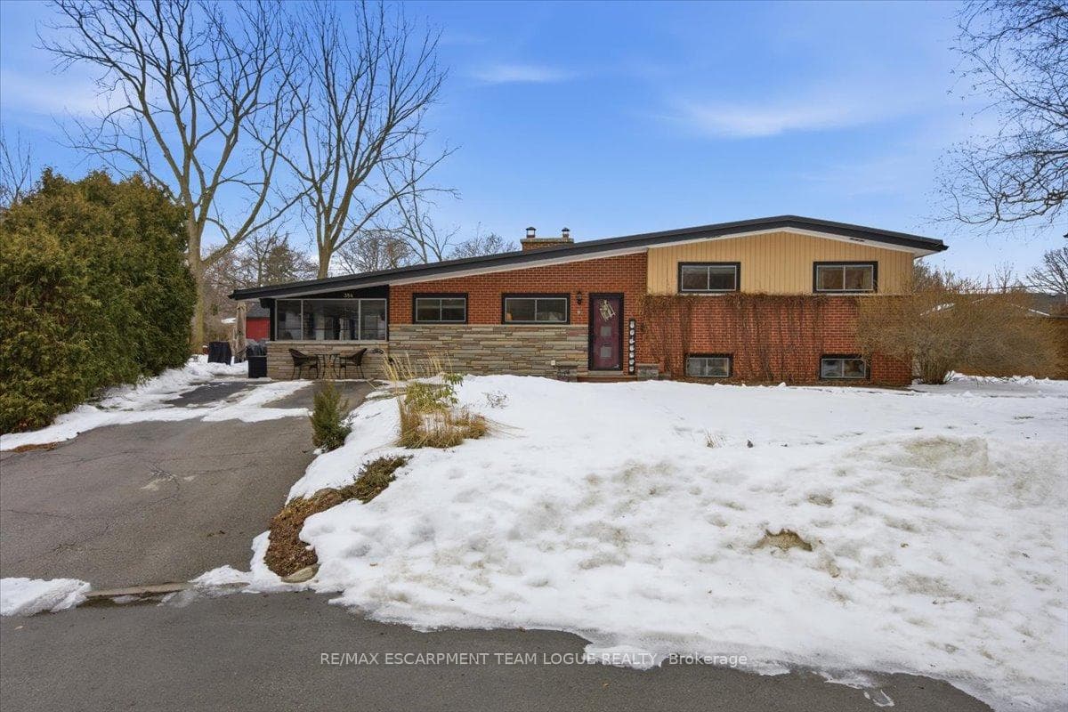 354 Arden Crescent photo 1