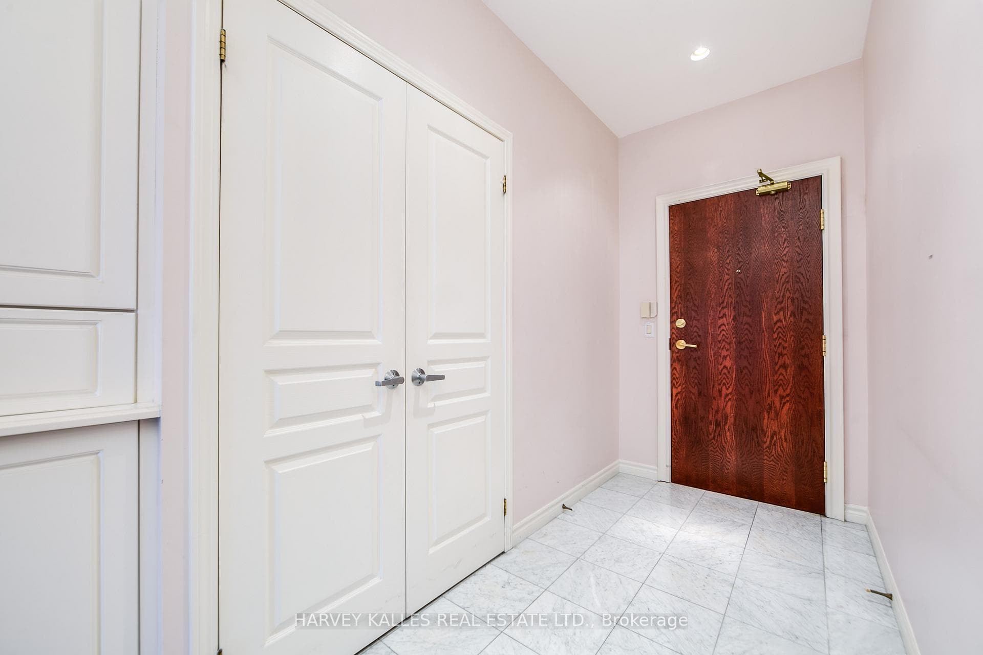 1 Deer Park Crescent Unit 903 photo 2