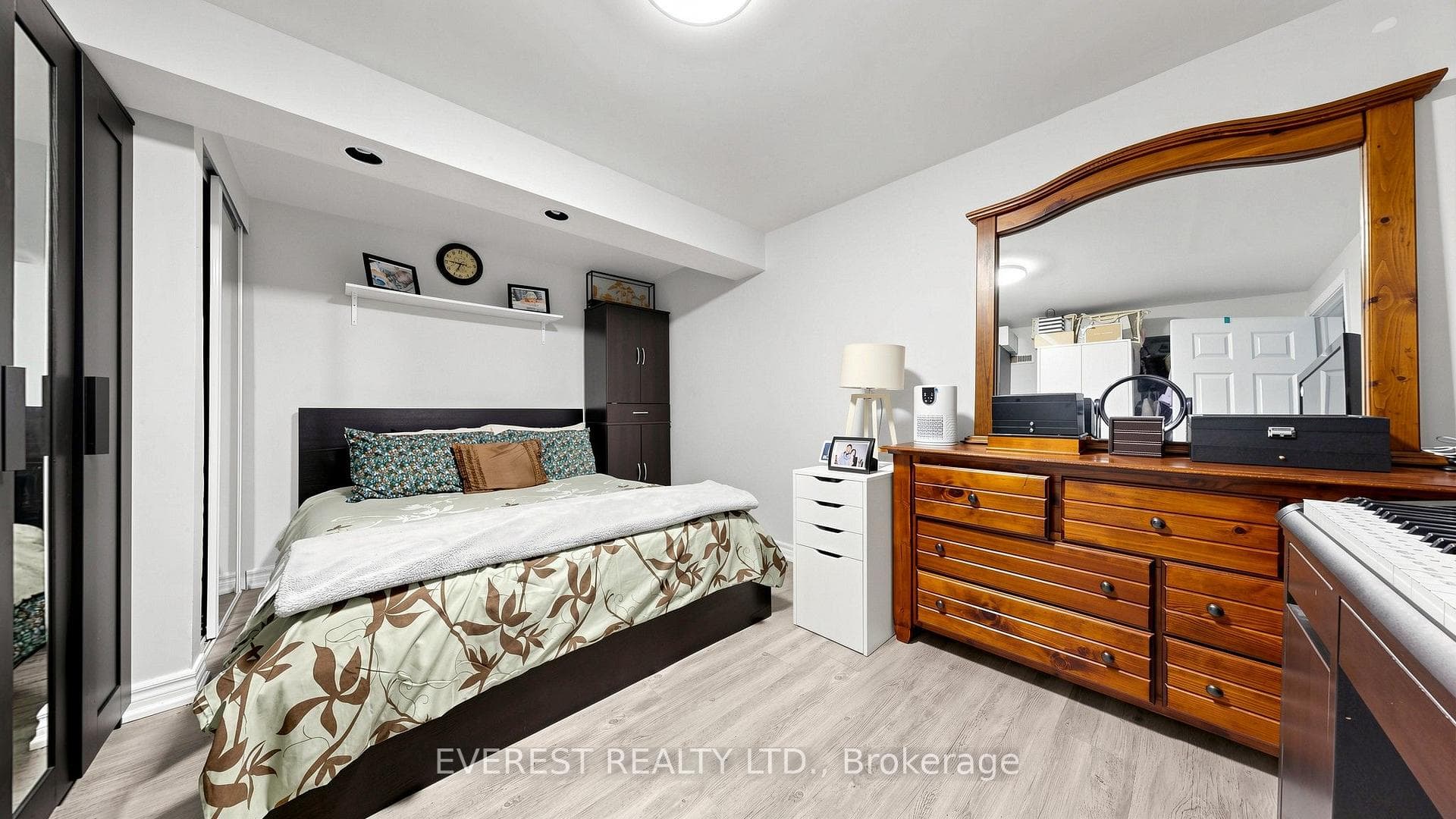 922A Danforth Road photo 32