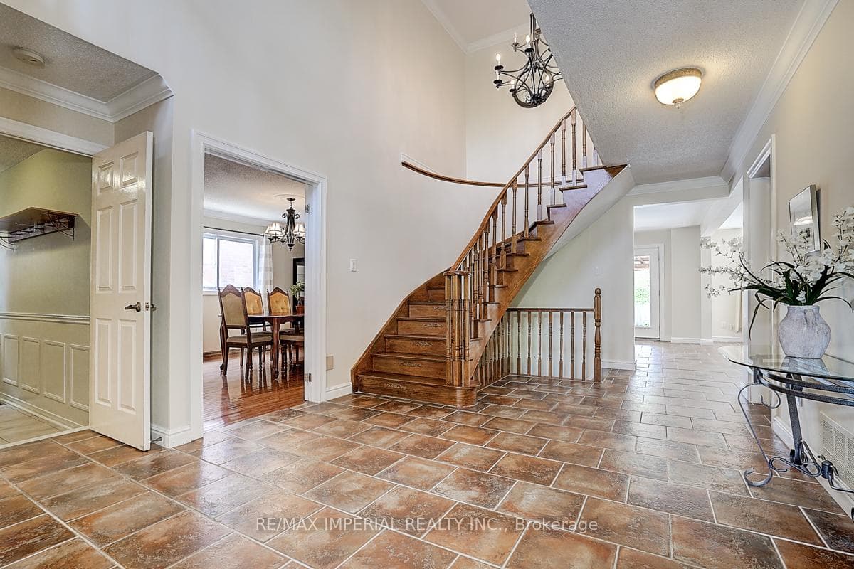1407 GREENRIDGE Circle photo 4