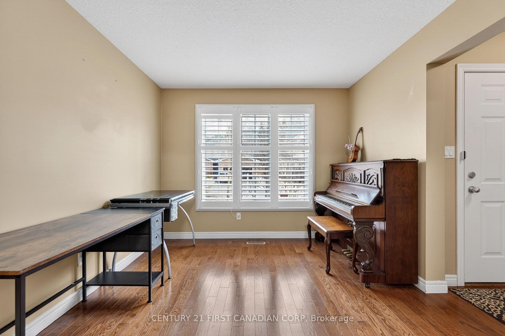 1063 Thornley Street photo 6