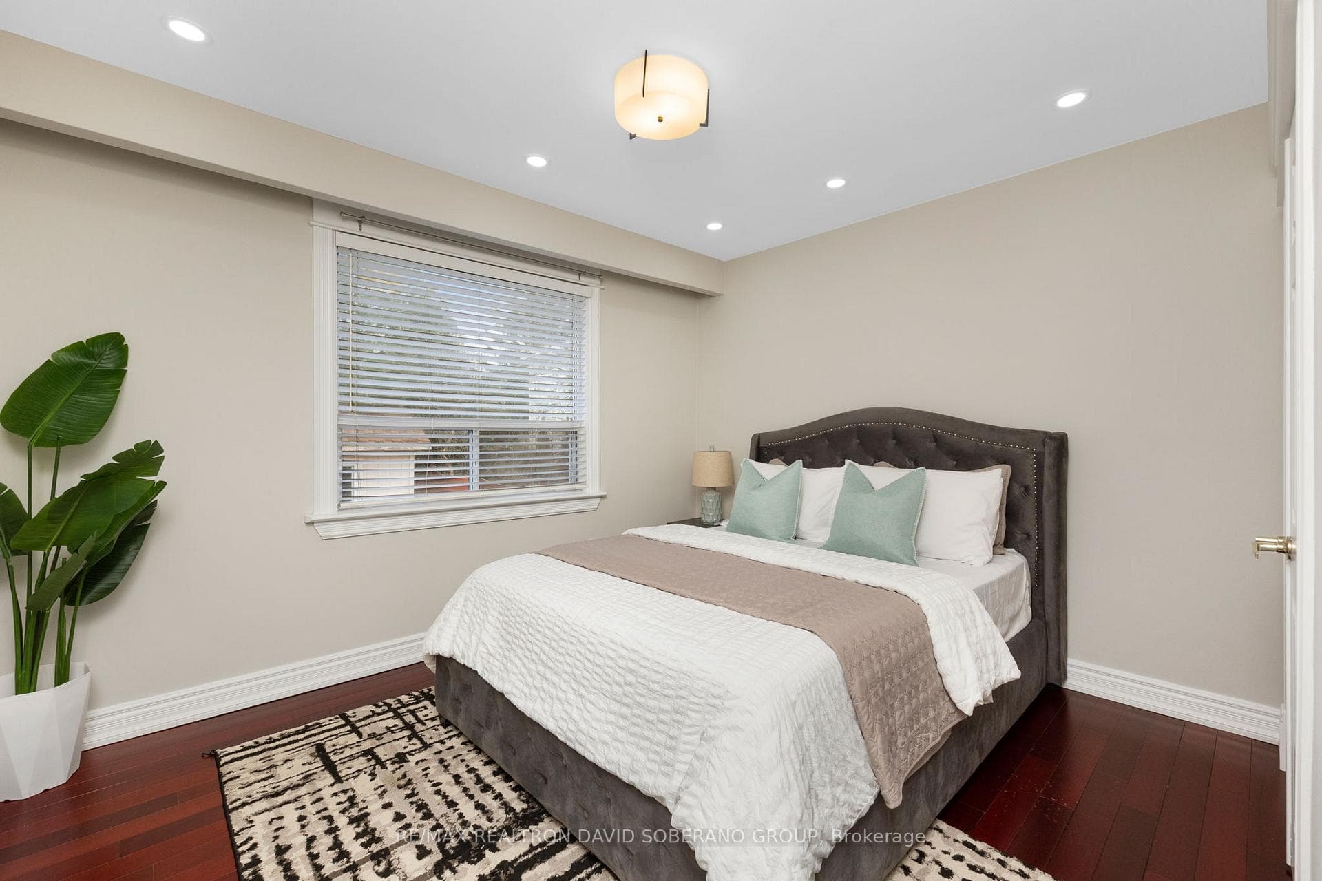 9 Brett Avenue photo 14