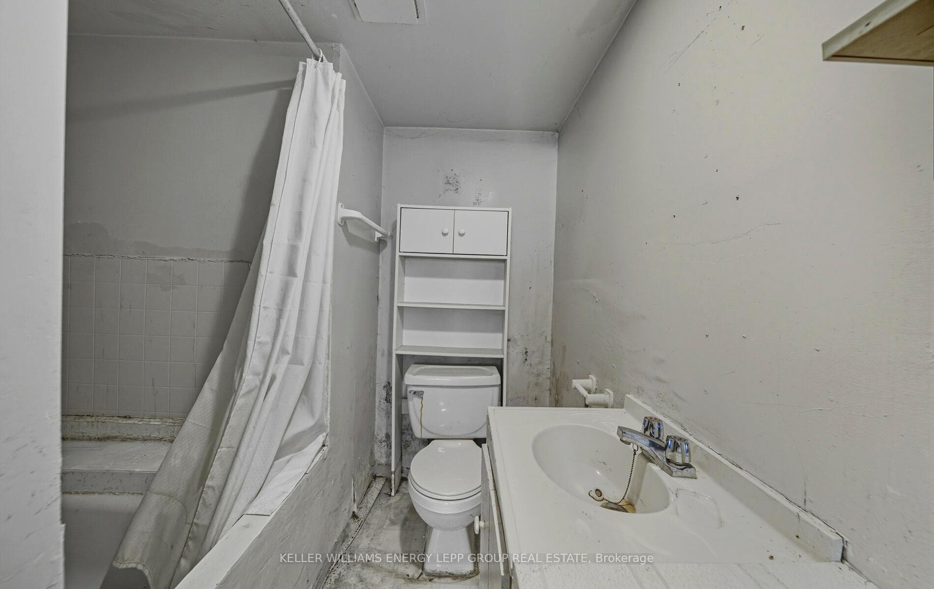 707 Henry Street photo 24