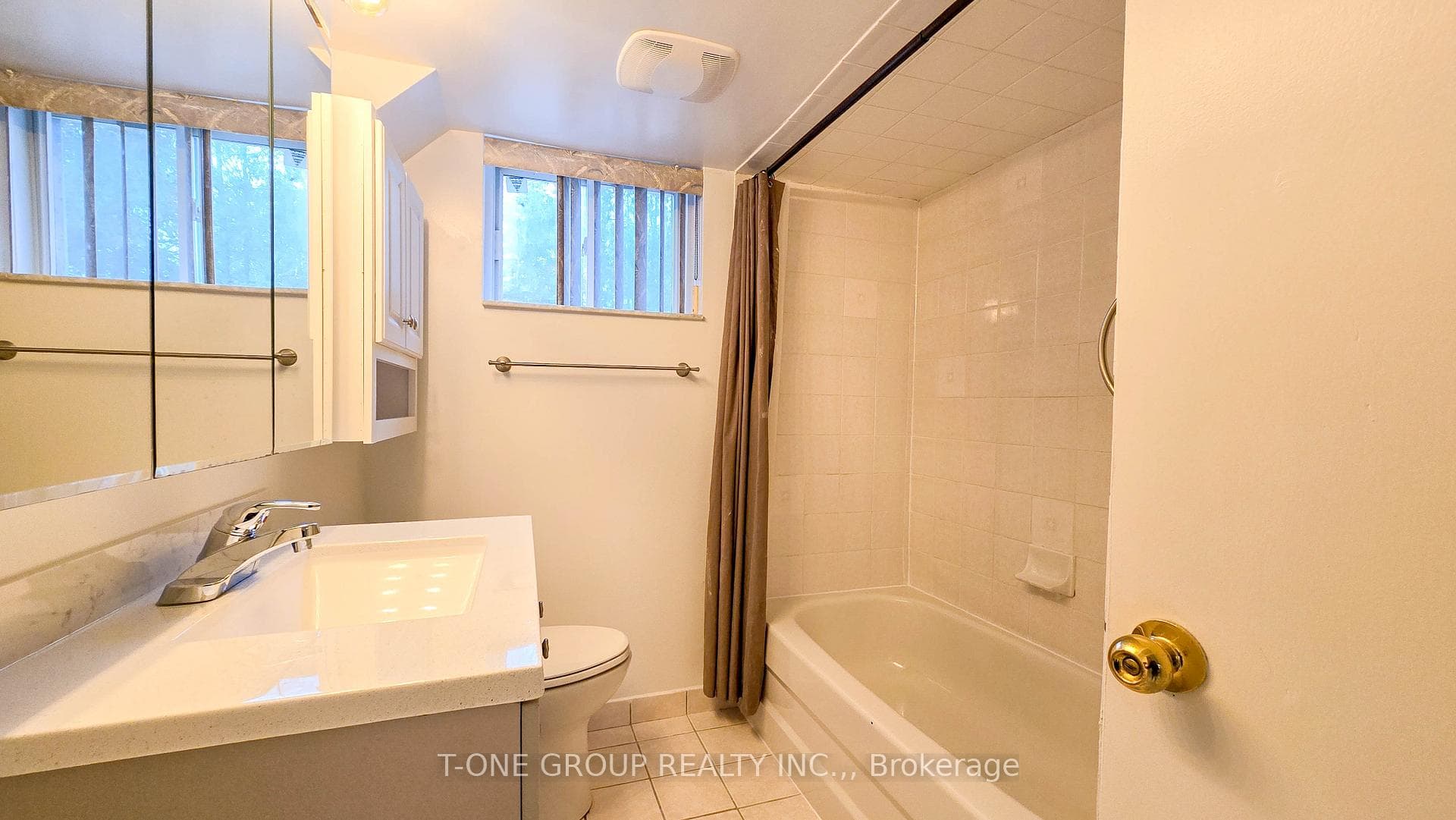 452 LYNETT Crescent Unit BSMT photo 13